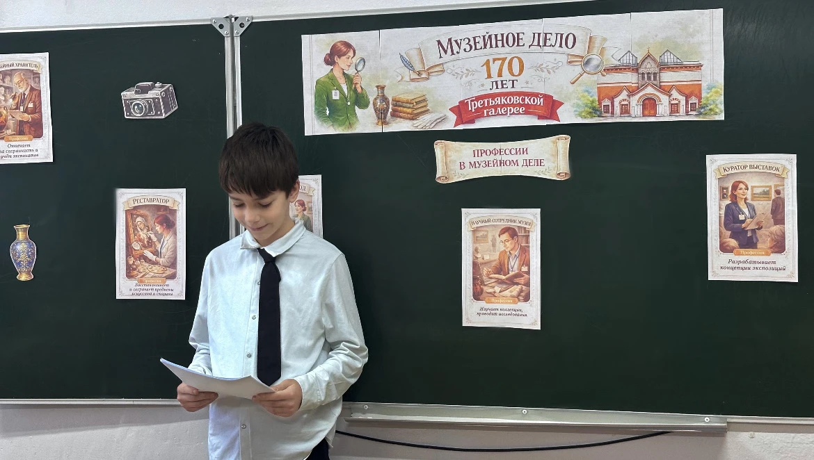 Утро понедельника, 19 января 2026 года, в нашей школе началось с традиционной еженедельной линейки, 