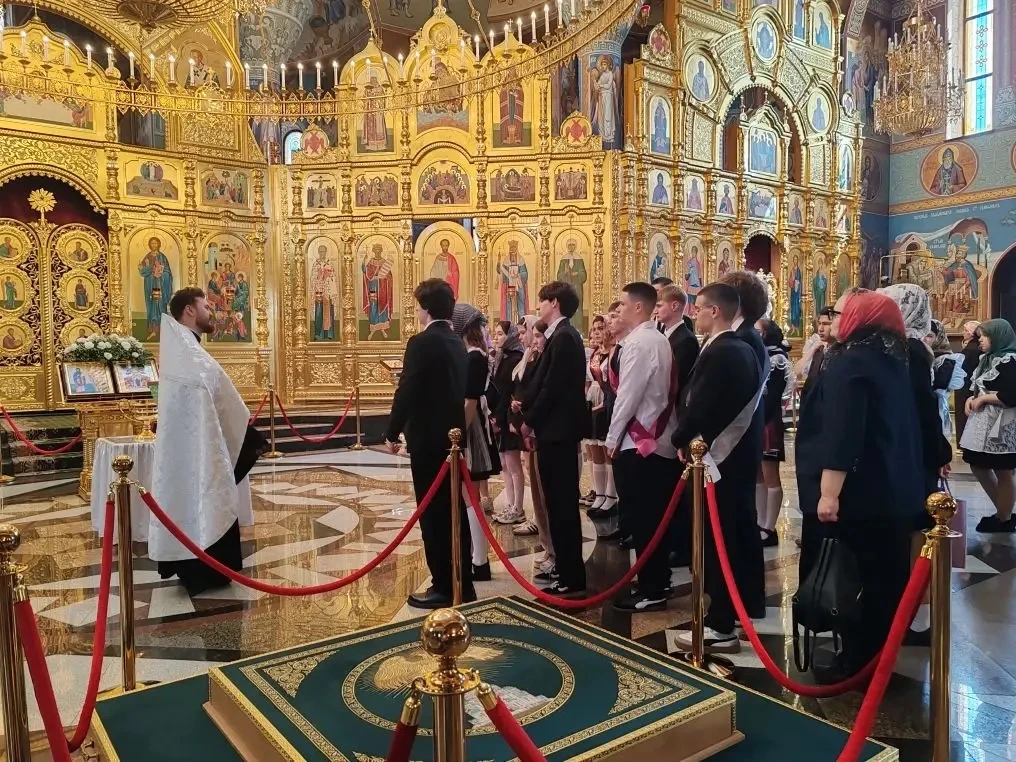 ✨ Благословение выпускников на успешную сдачу экзаменов  26 мая выпускники 9-х и 11-х классов нашей 