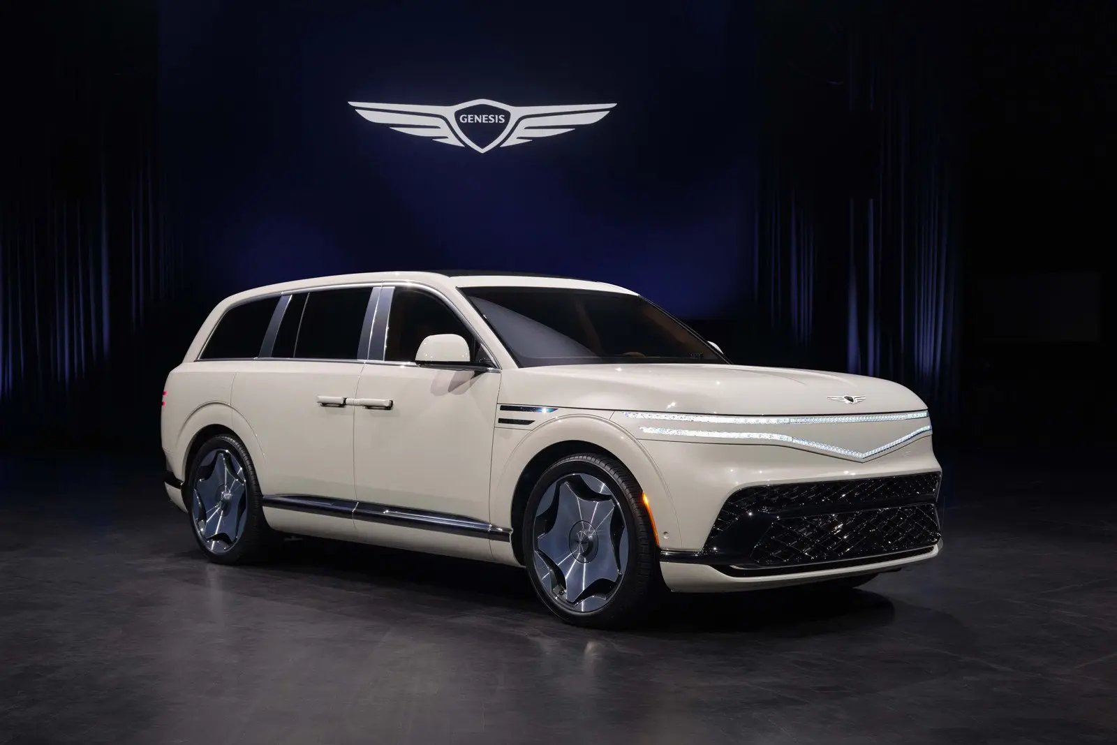 Рассекречен роскошный флагманский кроссовер Genesis GV90