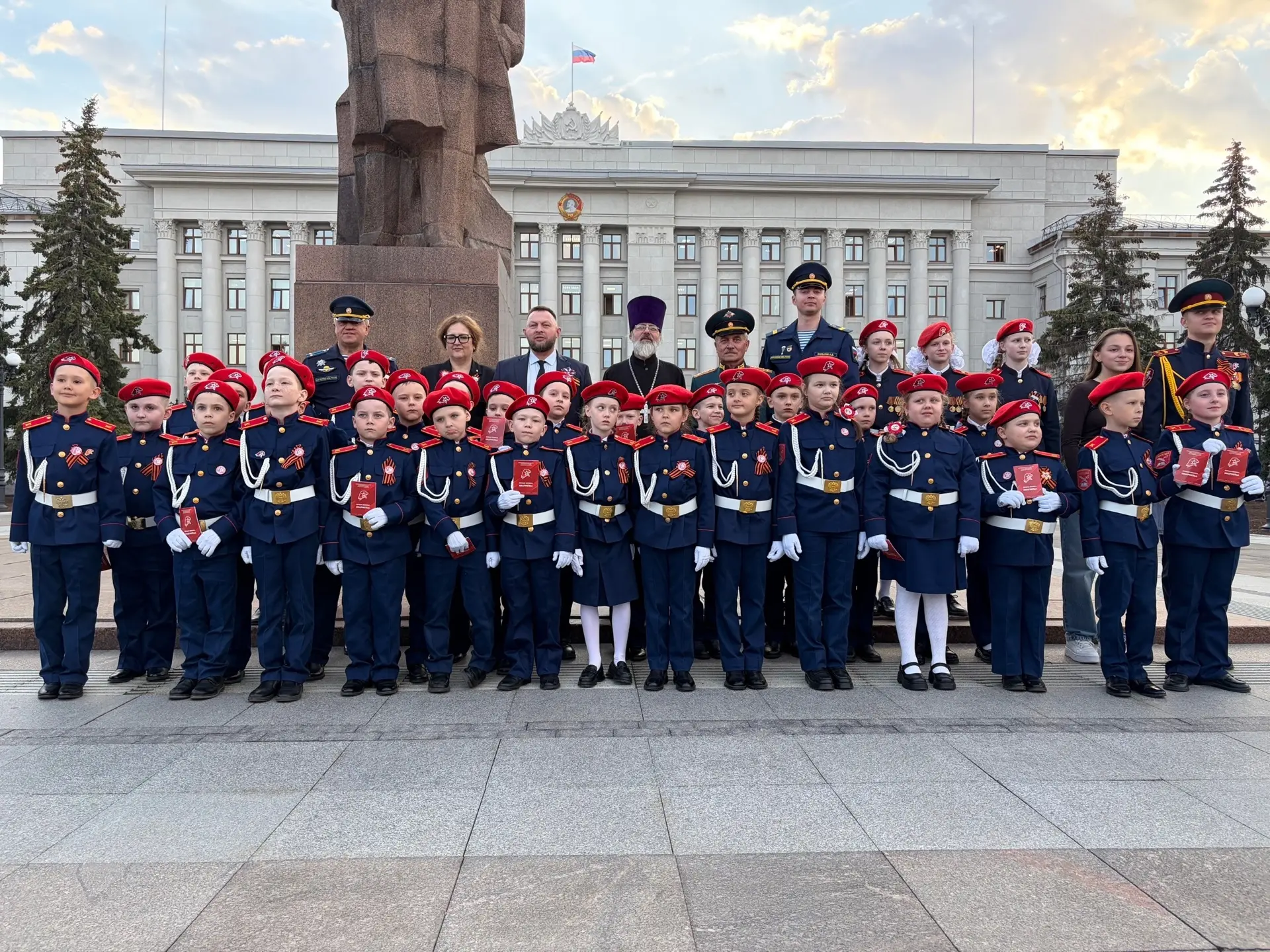 🤩 МЫ – ЮНАРМЕЙЦЫ 🤩  👍 Ученики 1 «А» класса вступили в ряды Юнармии. Поздравляем ребят с важным шагом