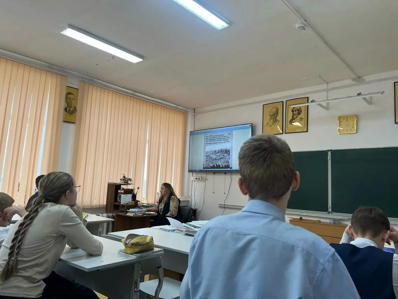 В 7г классе прошел классный час по теме "День памяти о геноциде советского народа нацистами и их пос