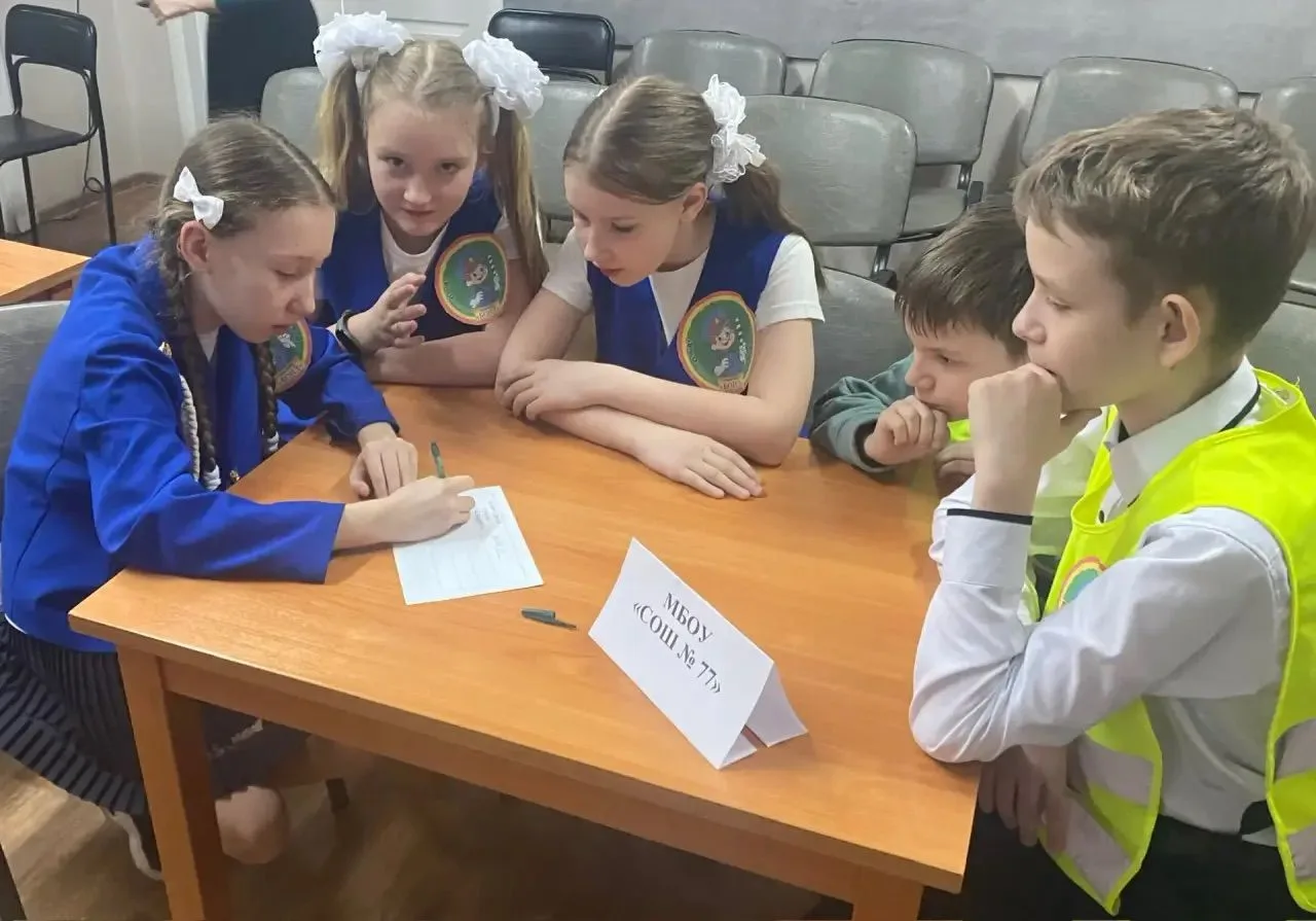 🏆 Мы — первые! Сегодня прошёл районный квиз по правилам дорожного движения среди учащихся пятых клас