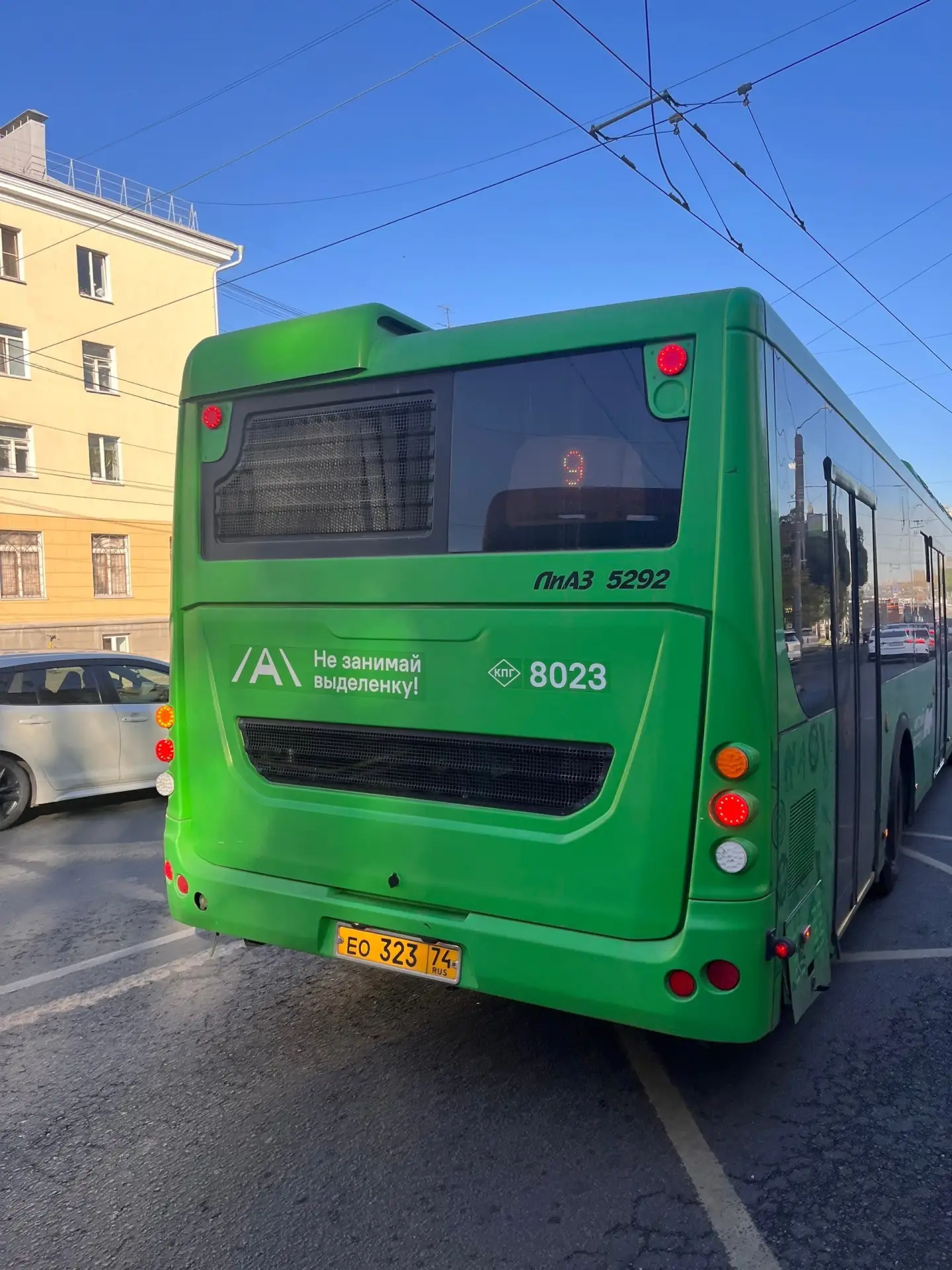 ⚠️ Мать с младенцем зажало дверями автобуса