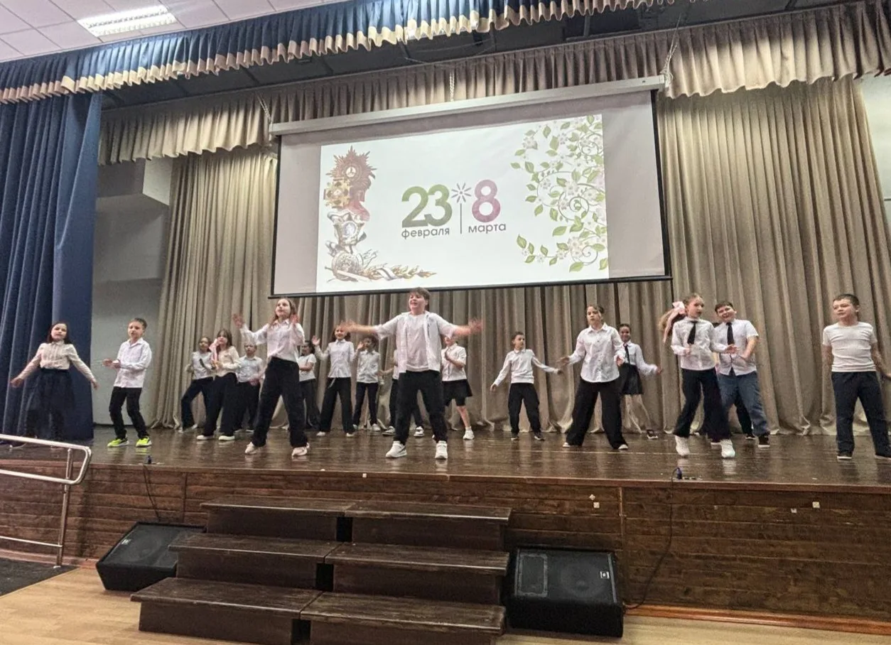 ☀️Весенний дуэт праздников в #ШколанаБогданова  В корпусе 2 нашего Образовательного центра уже стало