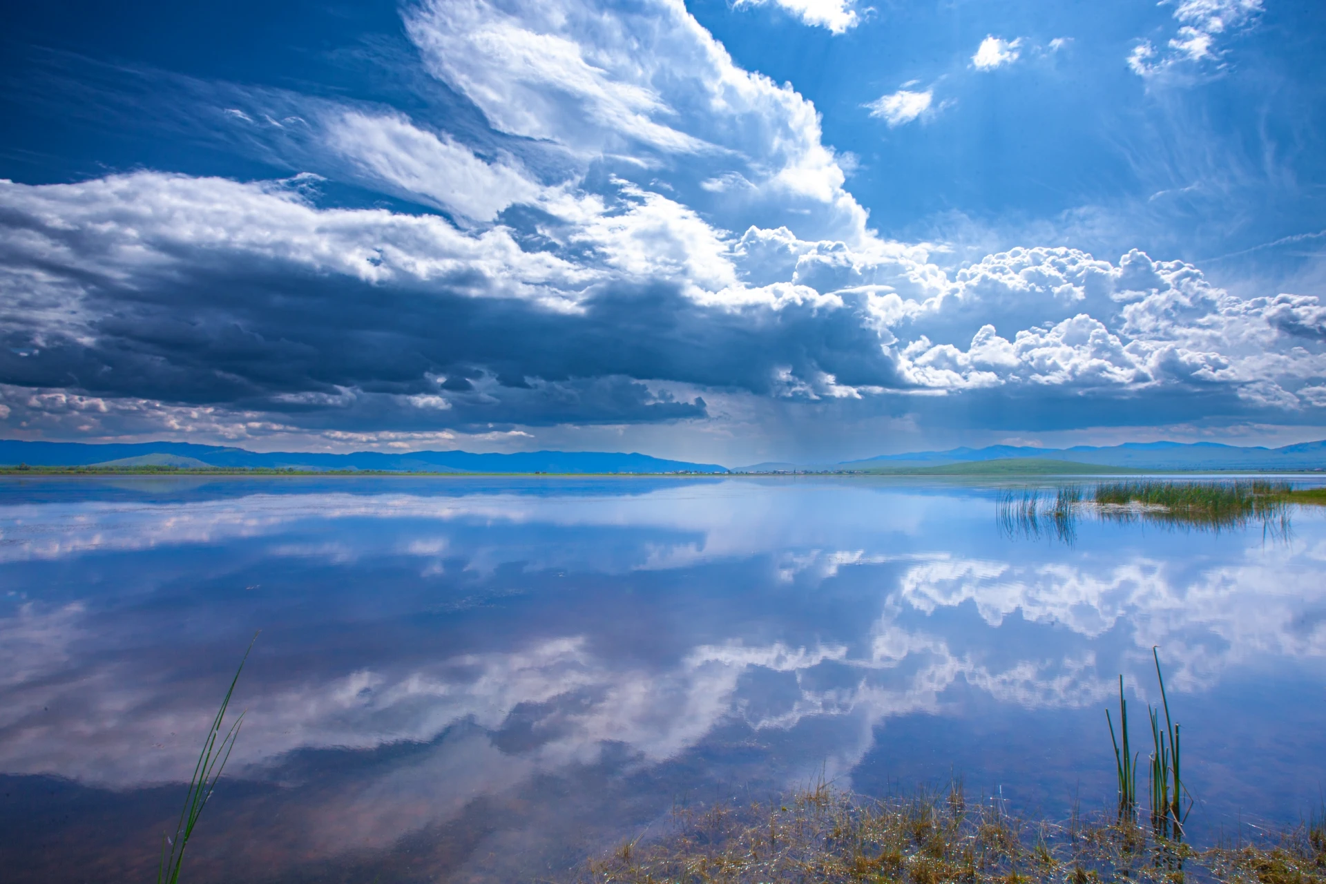 Озеро Тором. Селенгинский район, Бурятия. Фото: Олег Ловцов.