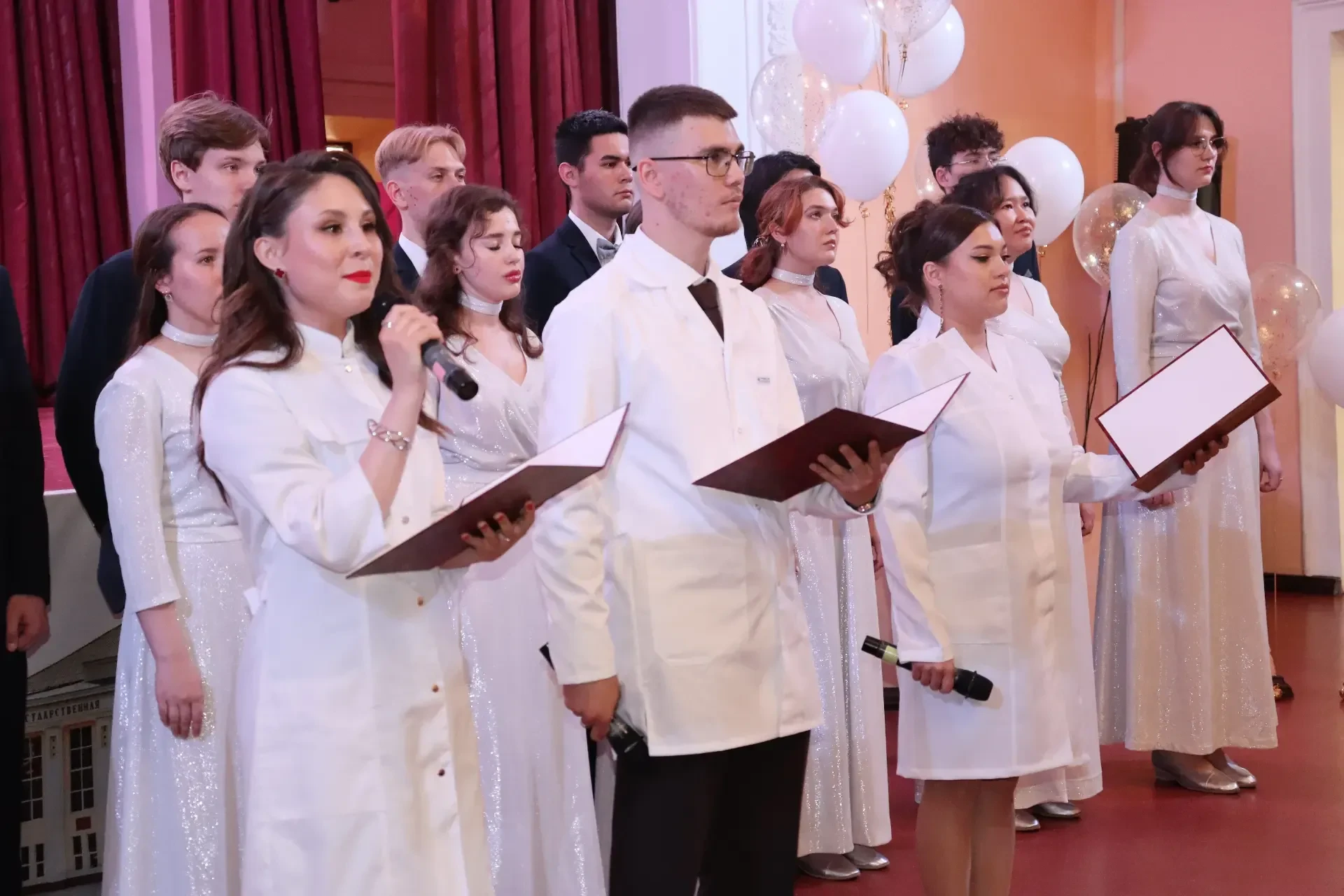 🏥 «Хочу, чтобы наша альма-матер всегда вам служила опорой и поддержкой»
 
… Самый трогательный моме
