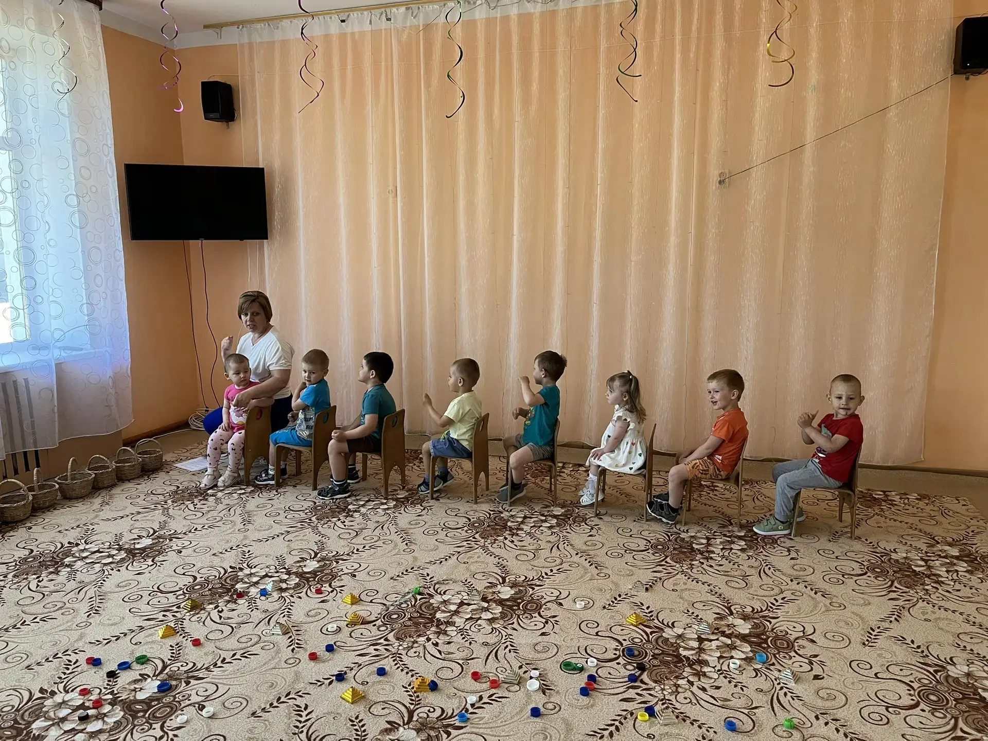 Досуг "В гости к белочке".