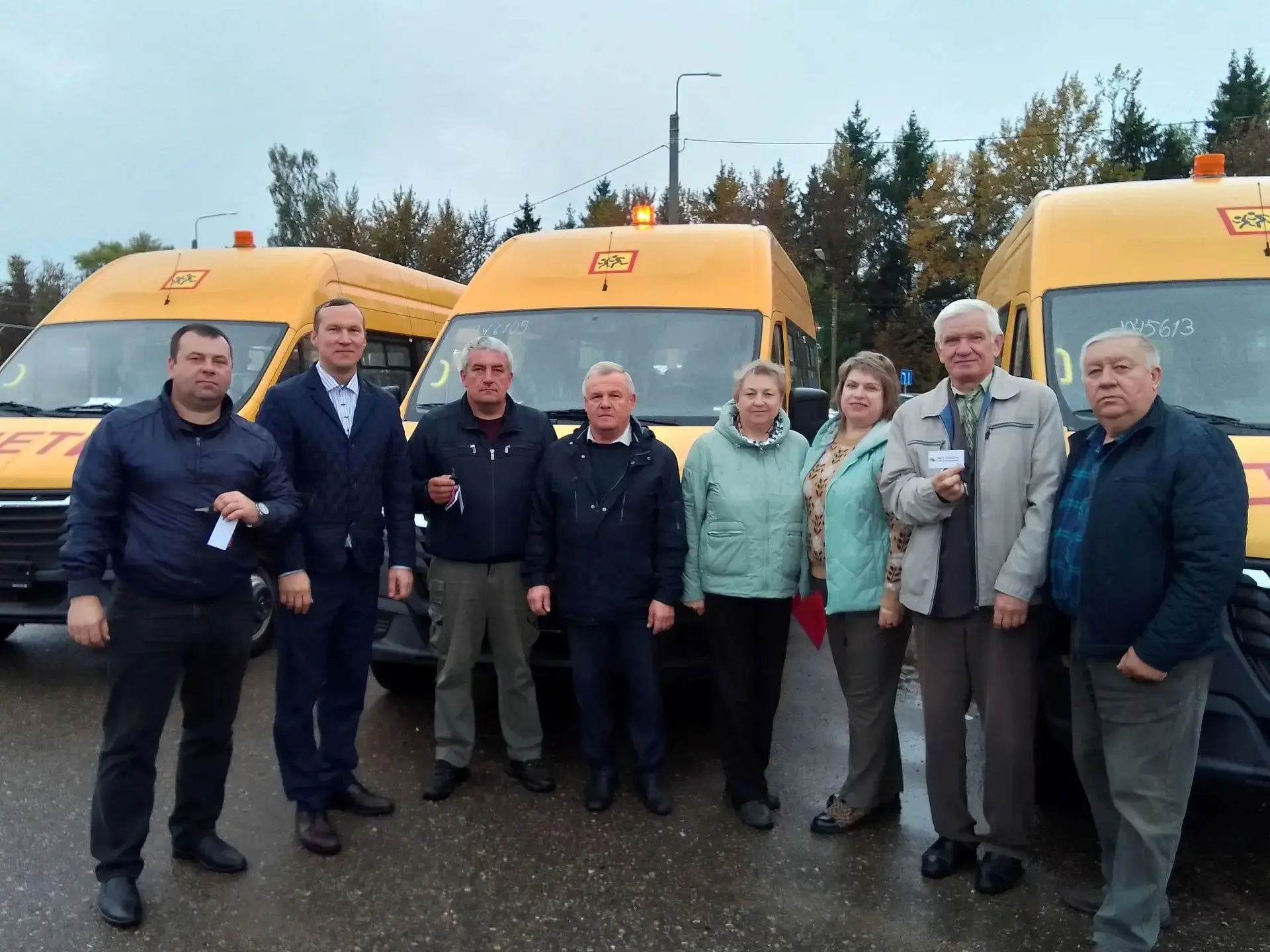 🚍 Три школы Смоленского округа получили новые автобусы