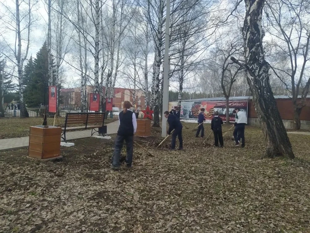 💪🏻 Даешь субботники в массы!  С 16 по 18 апреля мы старательно приводили в порядок пришкольную терри