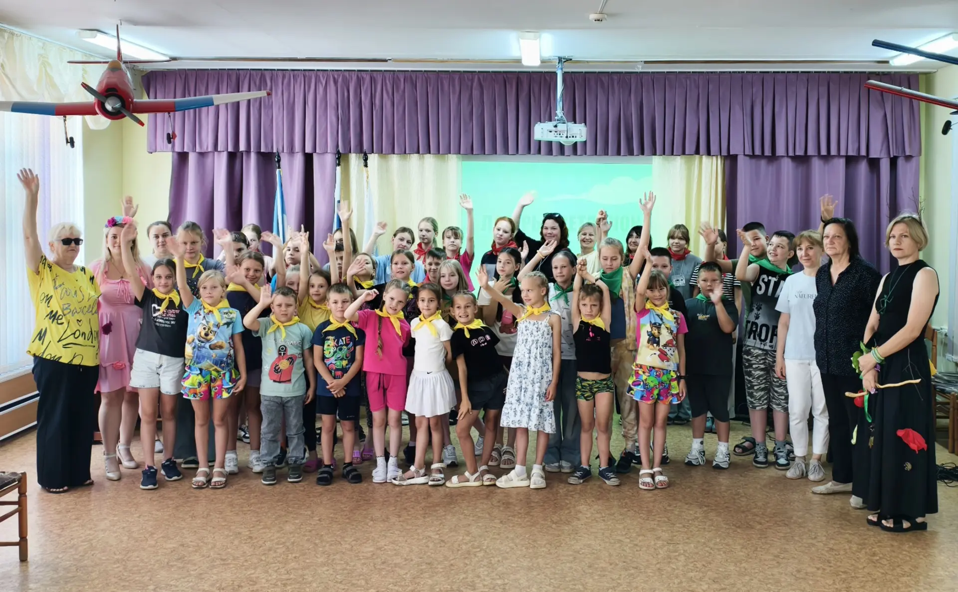 🌟 «Светлячок» зажег свои огни! 🌟

Сегодня, 20 июля, в нашем уютном лагере «Светлячок» торжественно