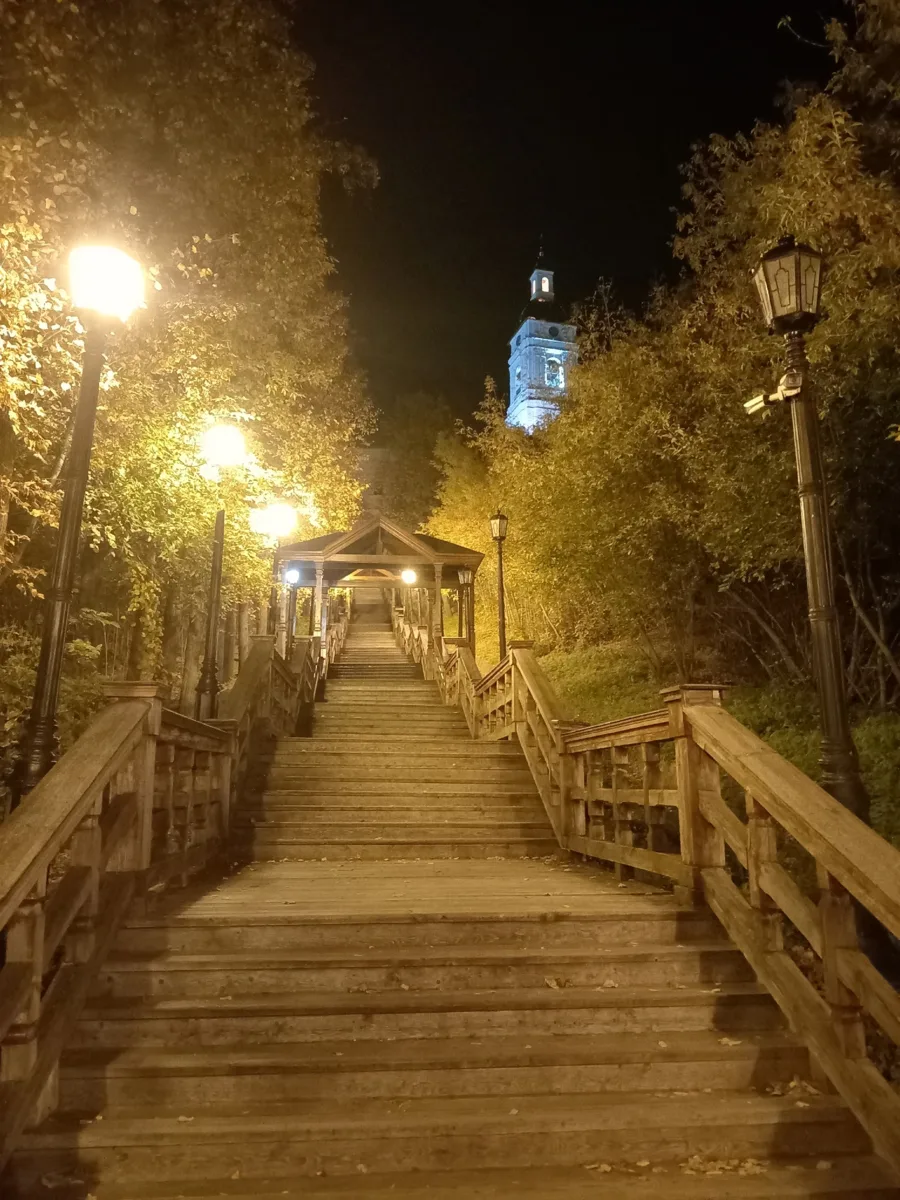 ✨ Свет ведет наверх