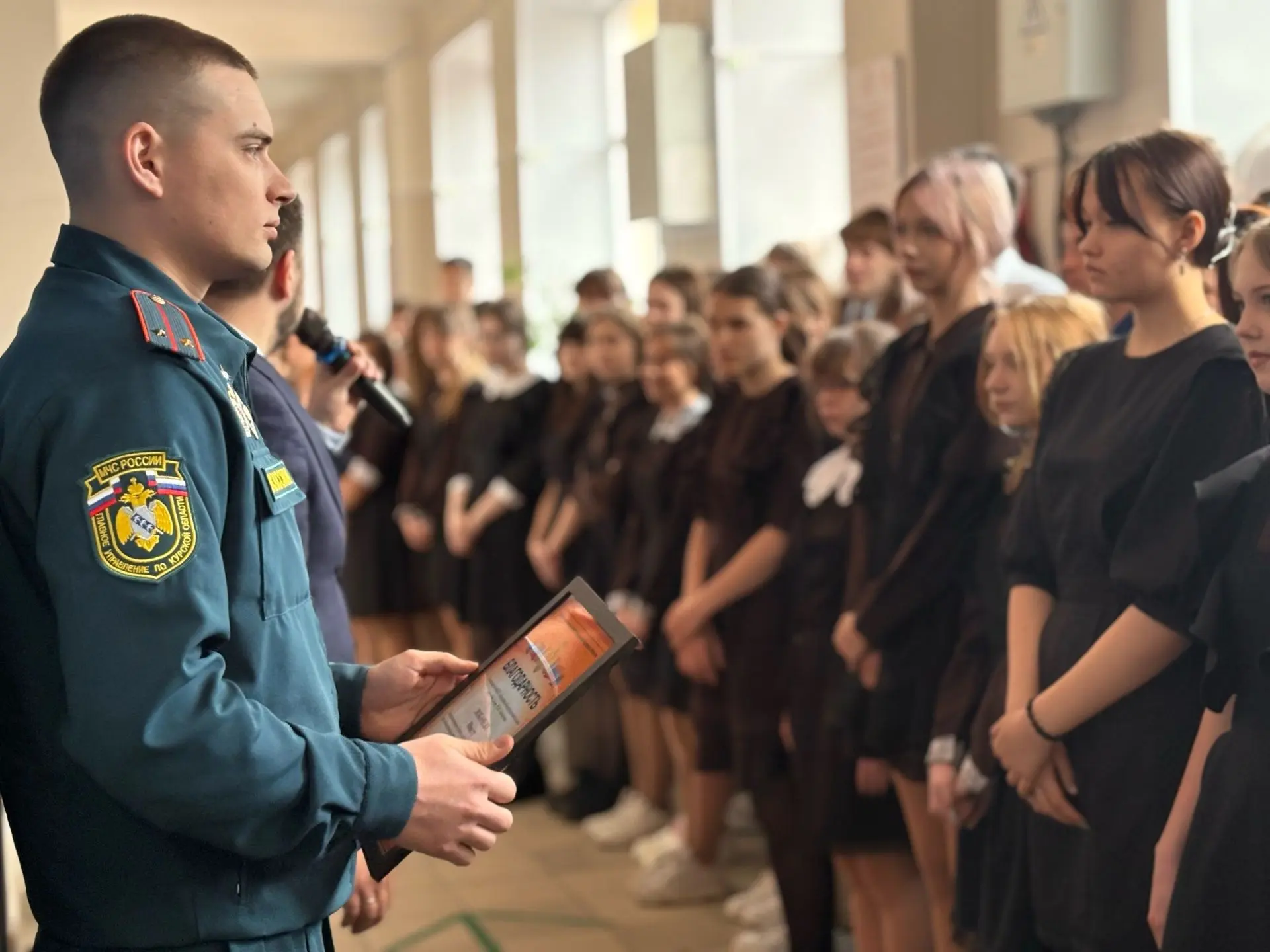 Благодарности от МЧС России получили курские школьники за своевременное сообщение о пожаре  Сегодня 