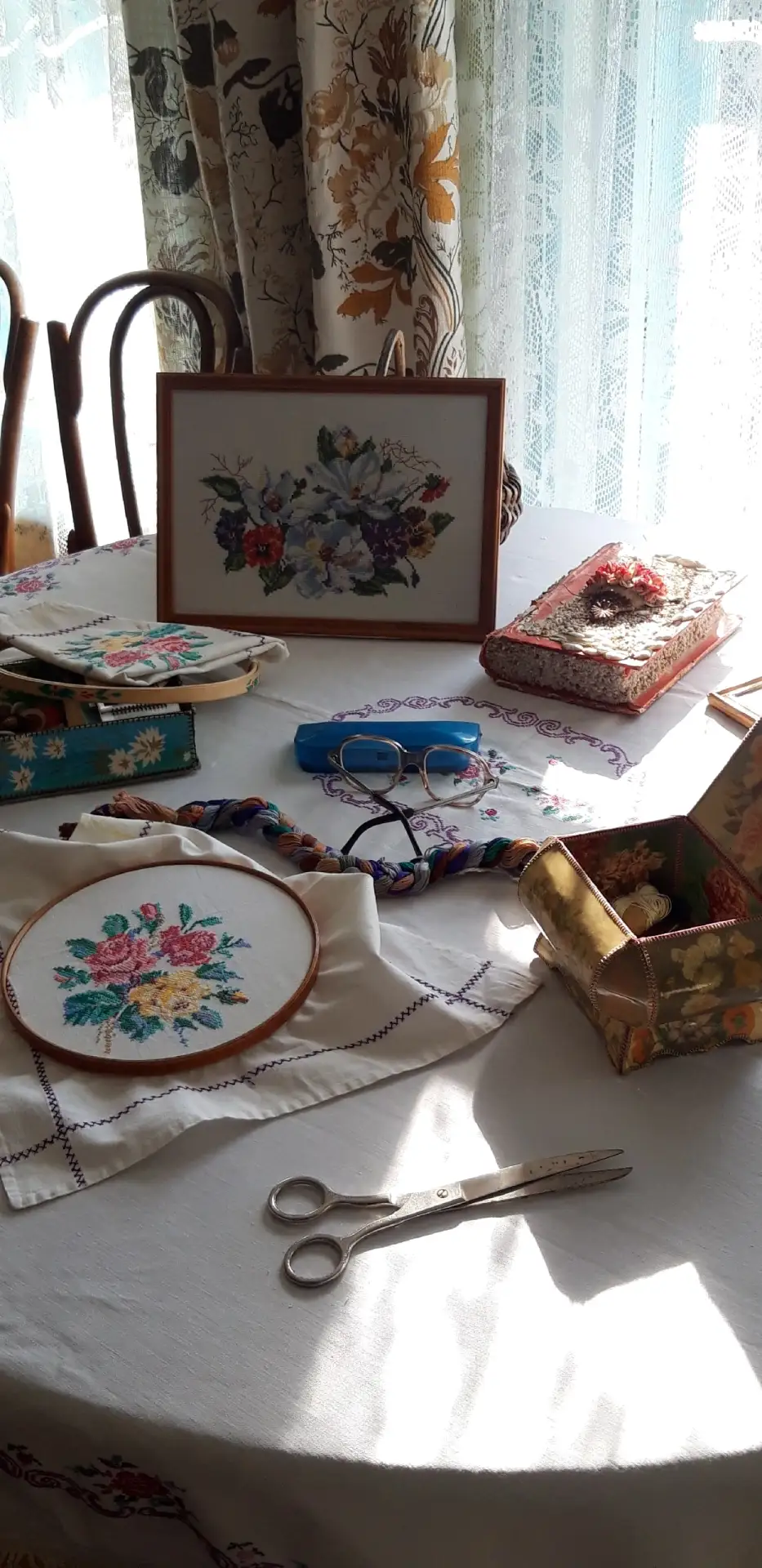 🧵 Вышивка в Доме-музее скульптора А.В.Чиркина помогает увидеть, что искусство живёт не только в бол