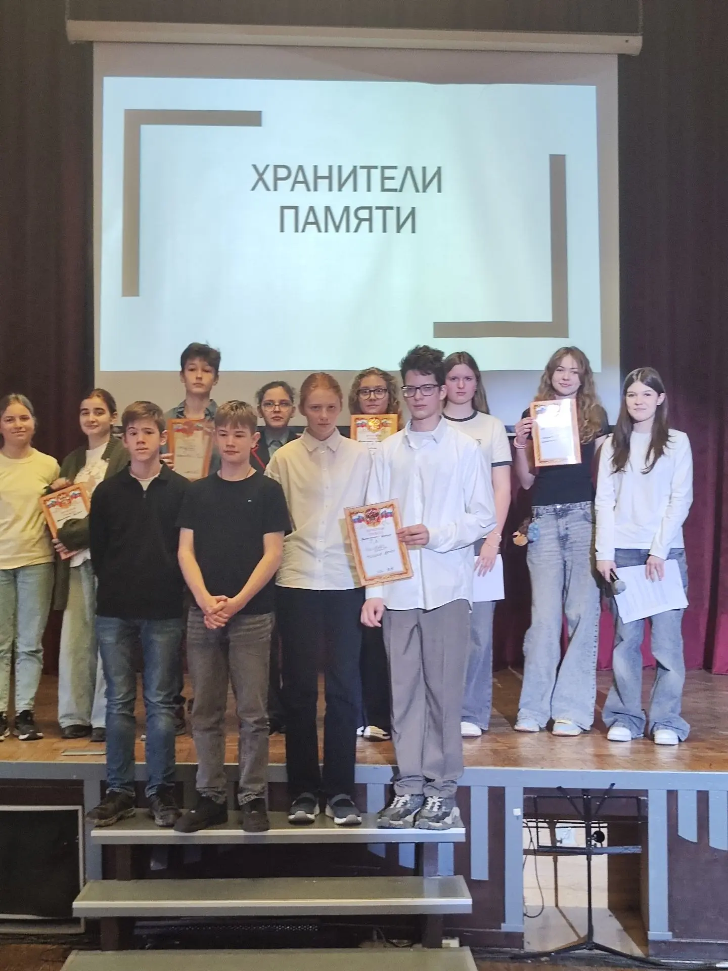 Весной в параллели 7 классов прошли занятия по знакомству с проектной деятельностью.  Ребята в небол