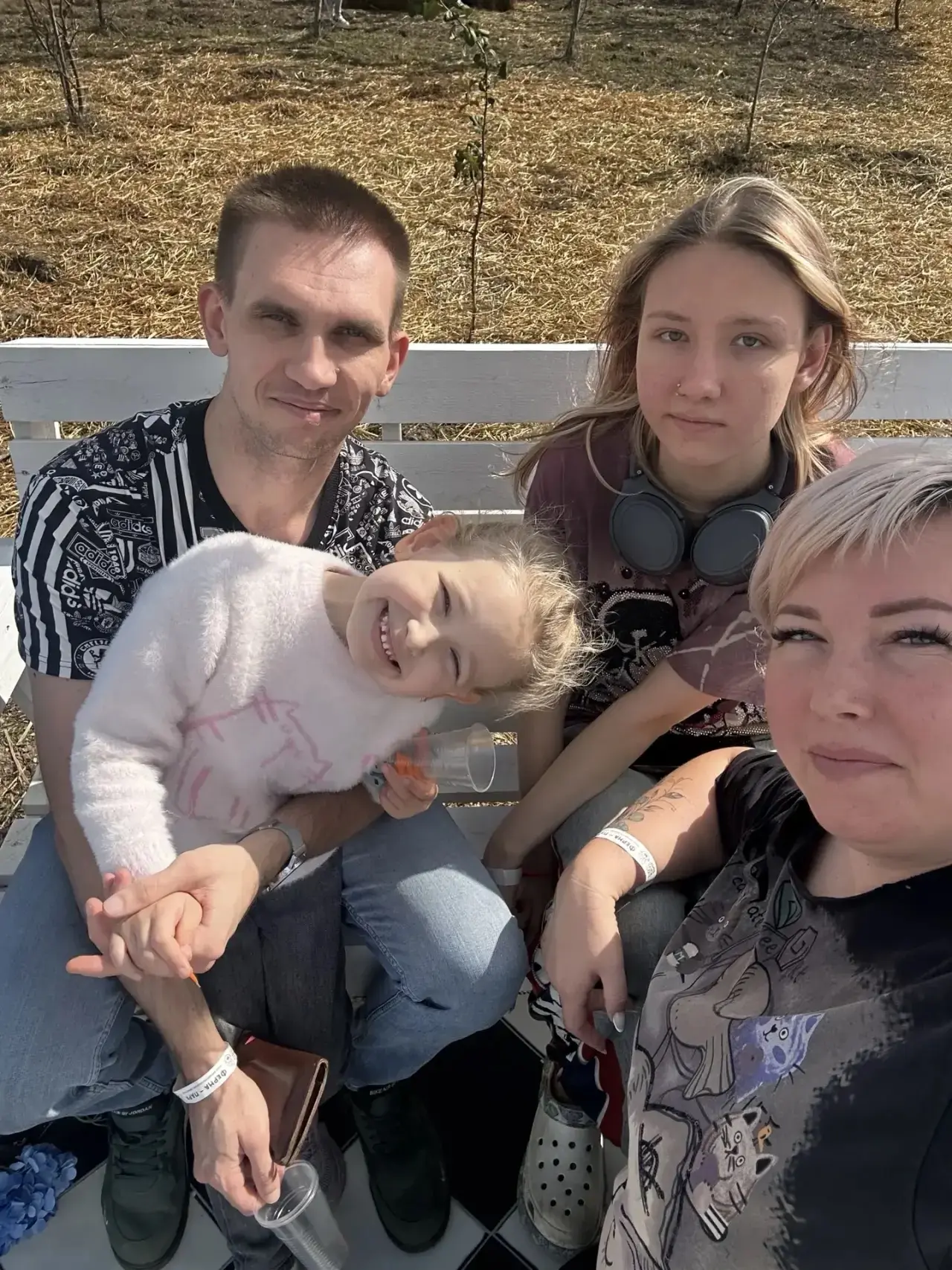 Группа "Пчелки" 🐝 участвует в фоточеллендже  "Загляните в семейный альбом".