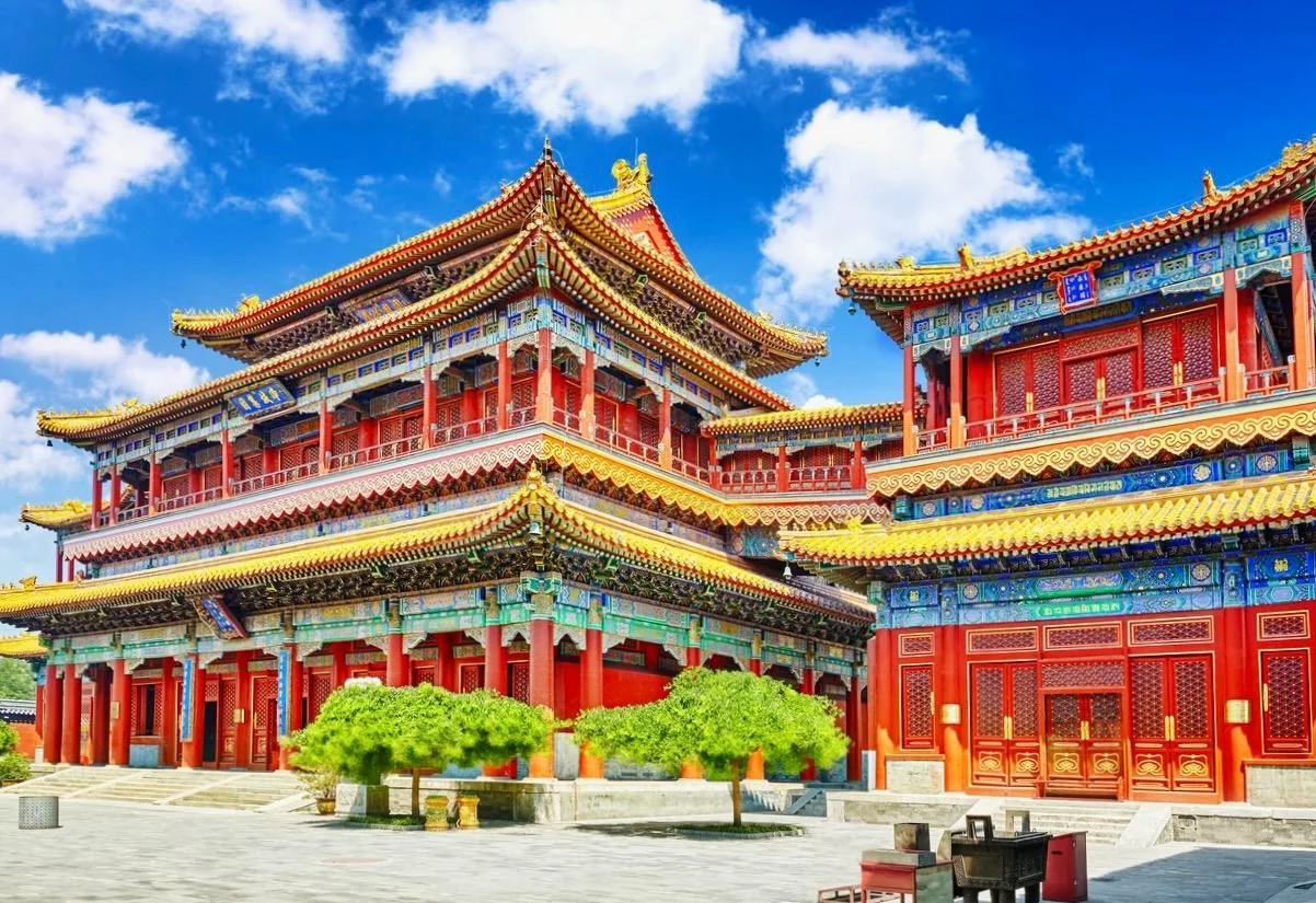 Храм Юнхэгун в Пекине, Китай 🇨🇳  🔹 Юнхэгун - тибетский буддийский храмовый комплекс, построенный в 1