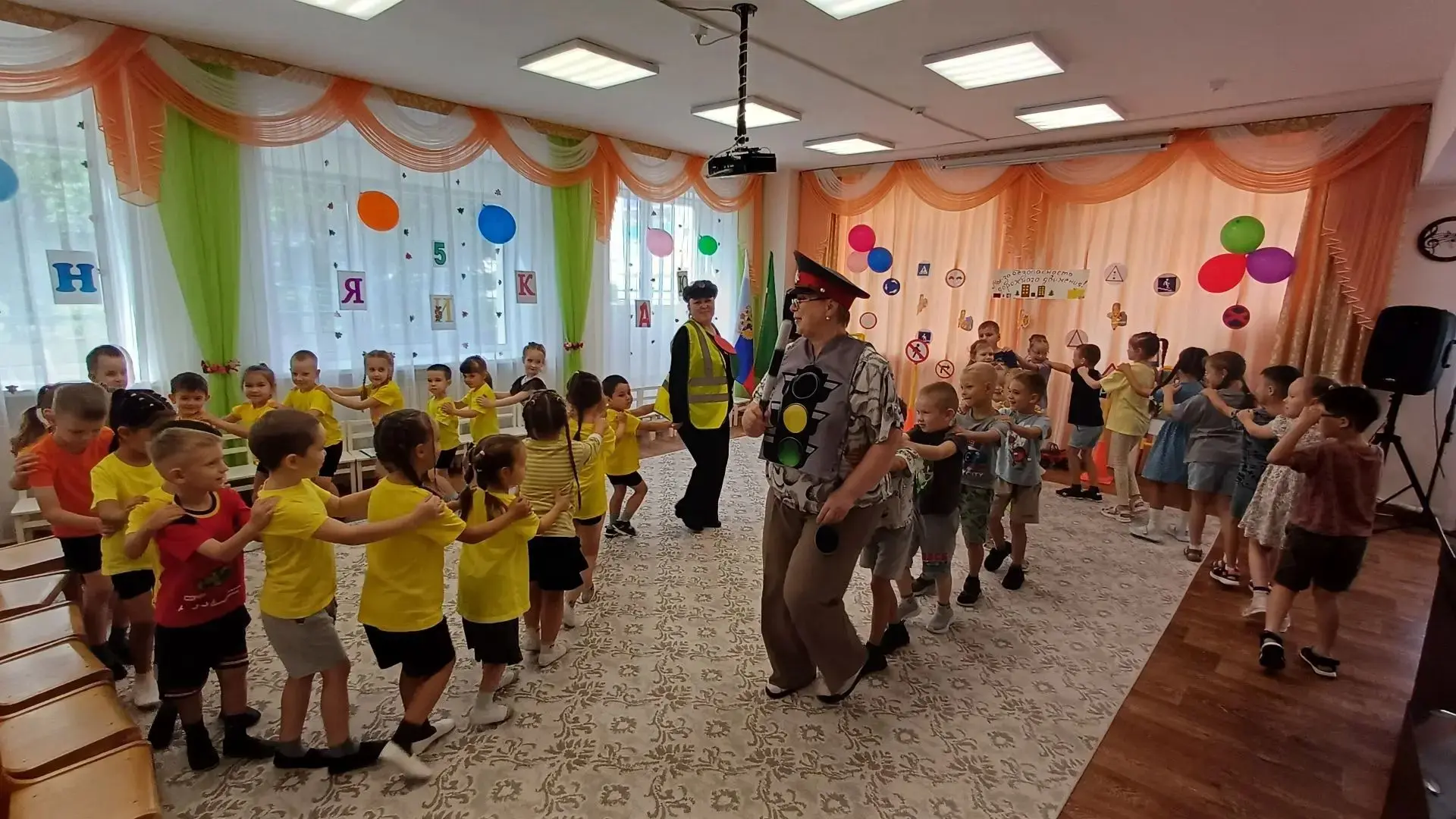 🚦В рамках Месячника безопасности детей, в детском саду прошёл утренник "Азбука дорожно...