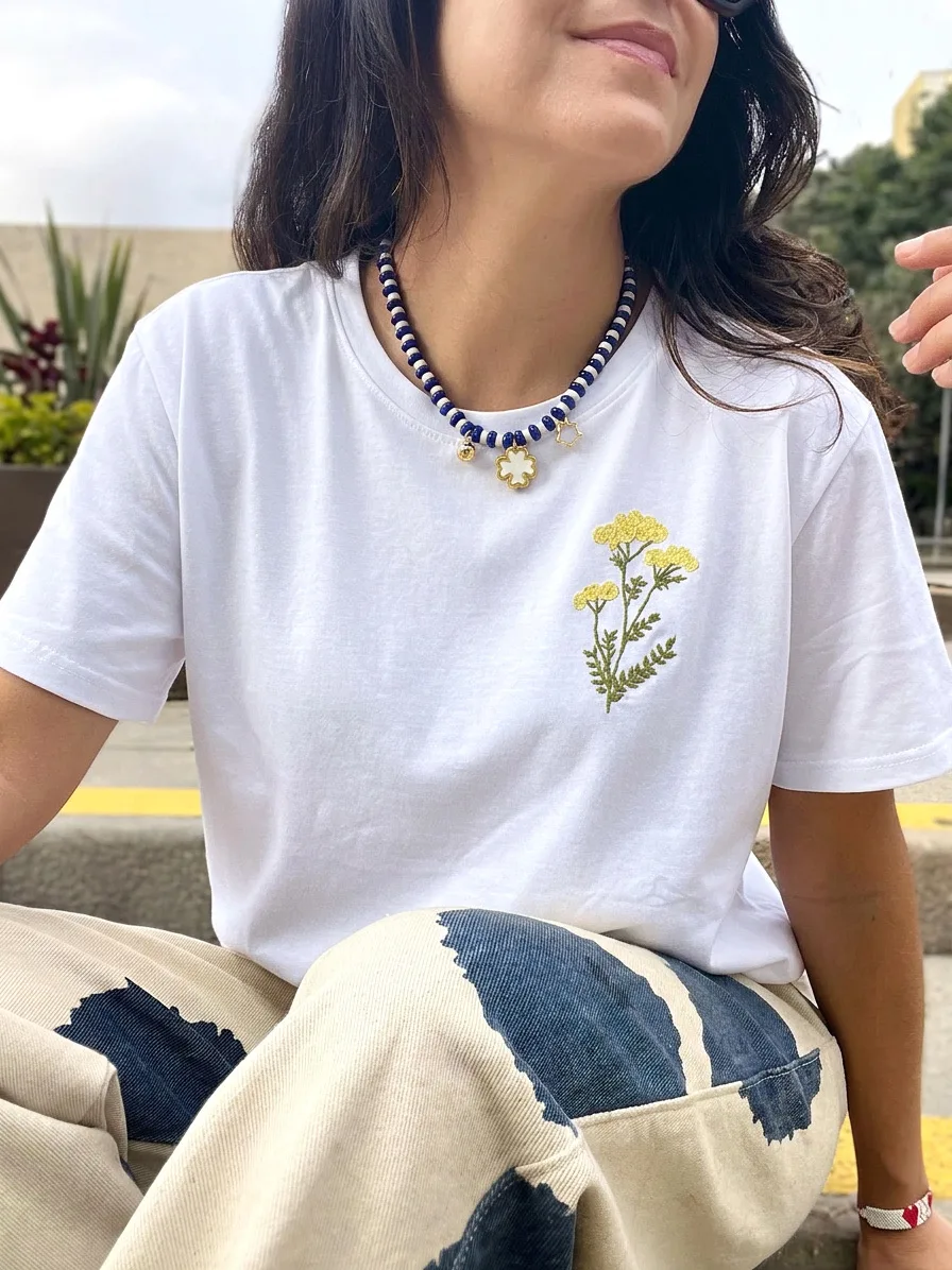 Новинка с минималистичной вышивкой мулине 💛