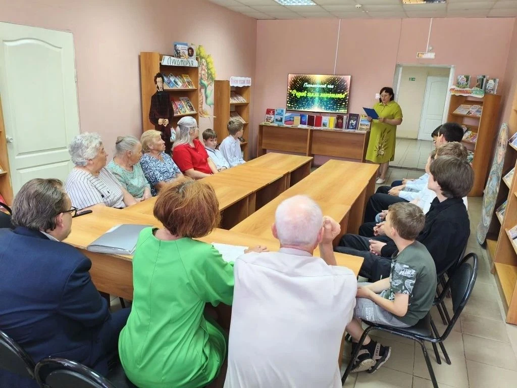 ✨В Спасском районе в центральной районной библиотеке прошёл поэтический час «Родной земли многоголос