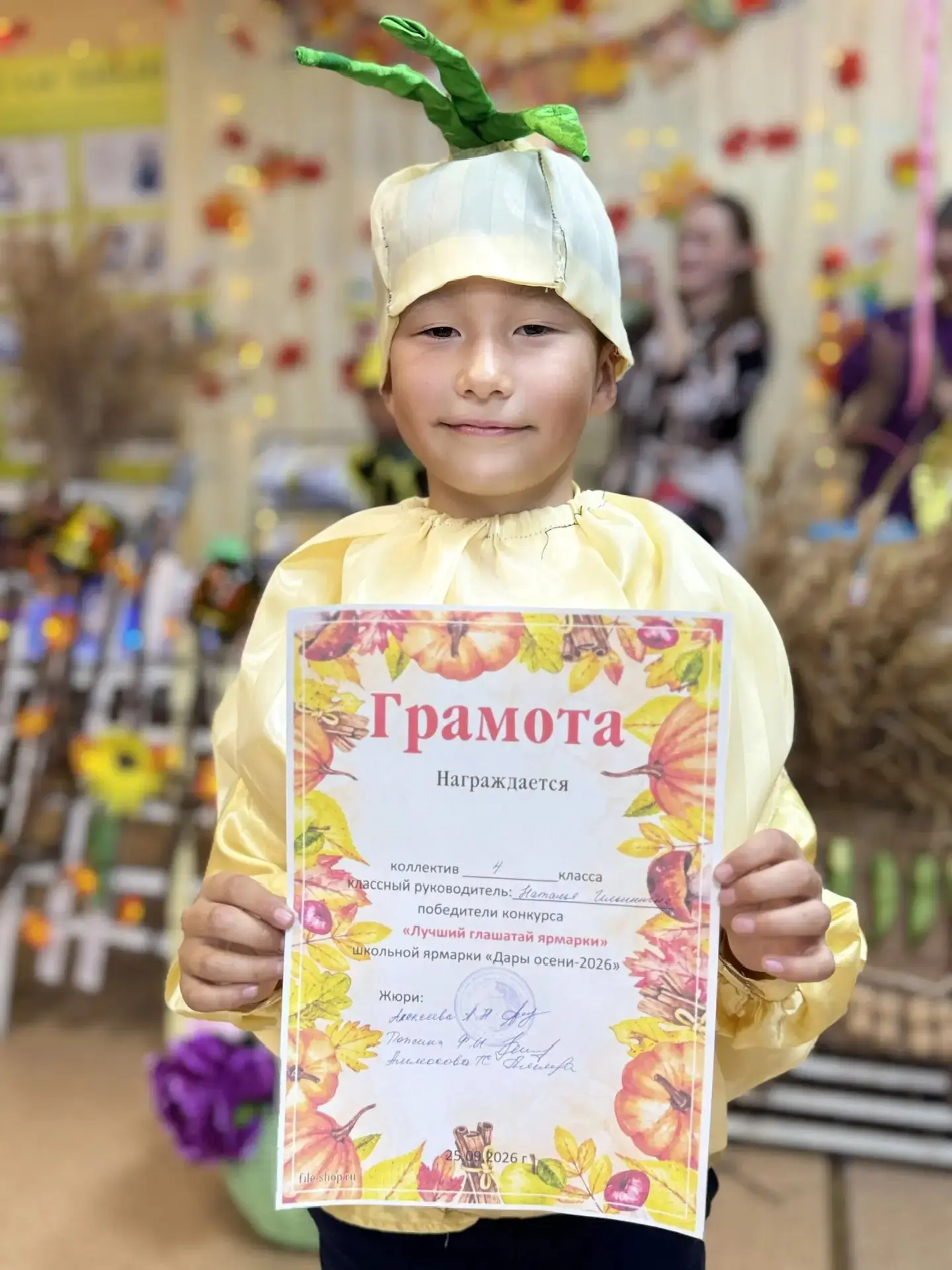 В Силянняхской школе прошла ярмарка «Дары осени — для дорогих сердец»