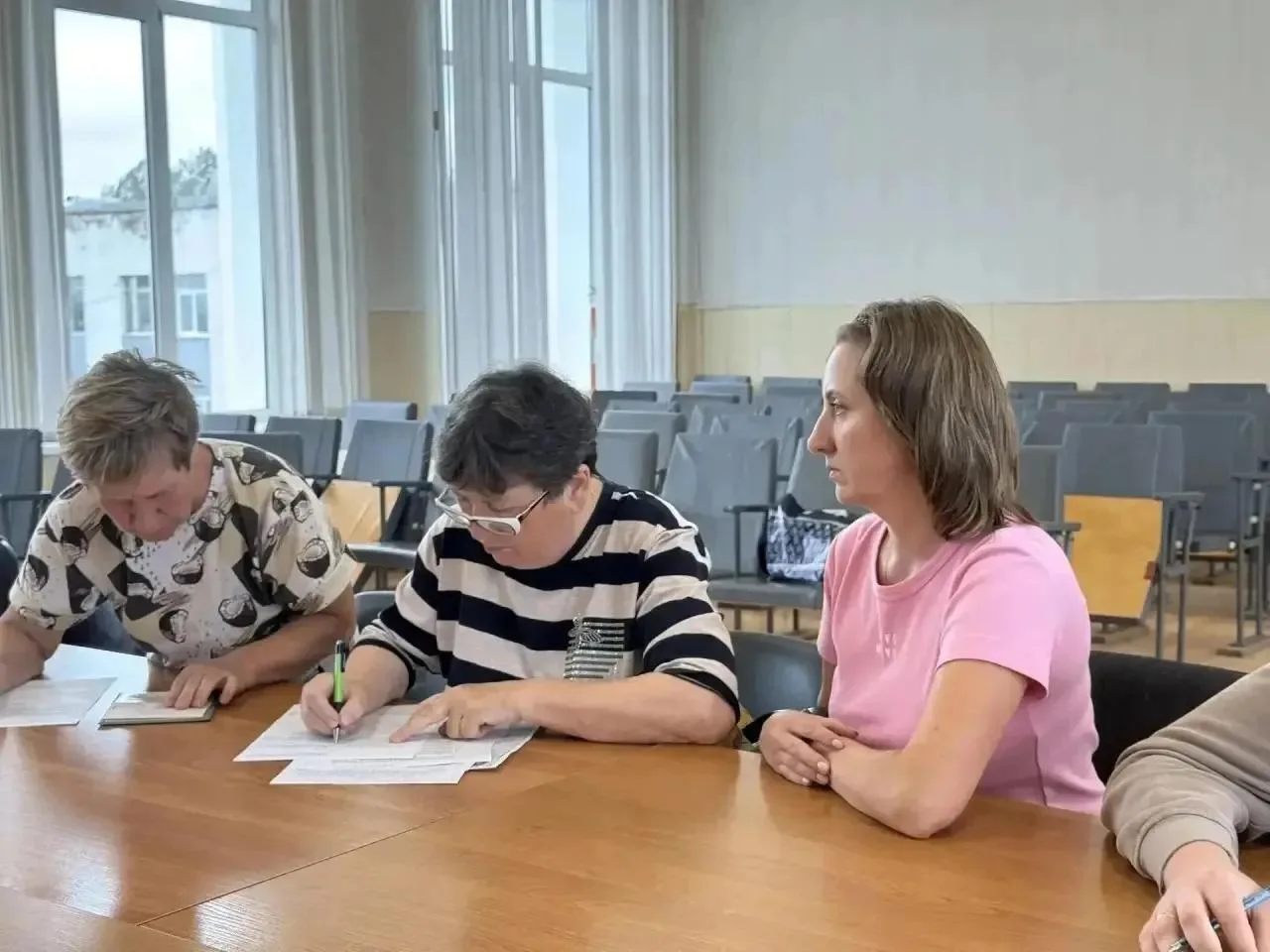 Специалисты администрации Кушвинского муниципального округа продолжают прием заявлений ...