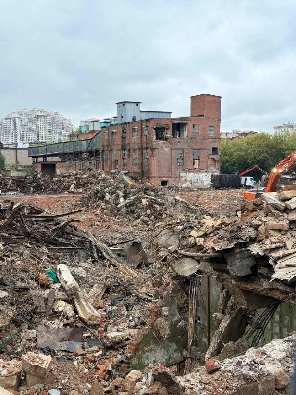 🏭 Часть зданий Электрозавода уже снесли — фото и видео публикуют москвичи.