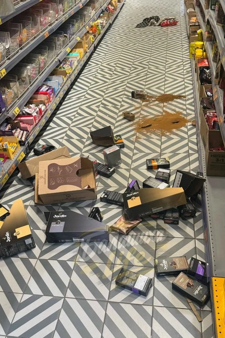 🤯 В Балашихе женщина устроила дебош в продуктовом магазине.