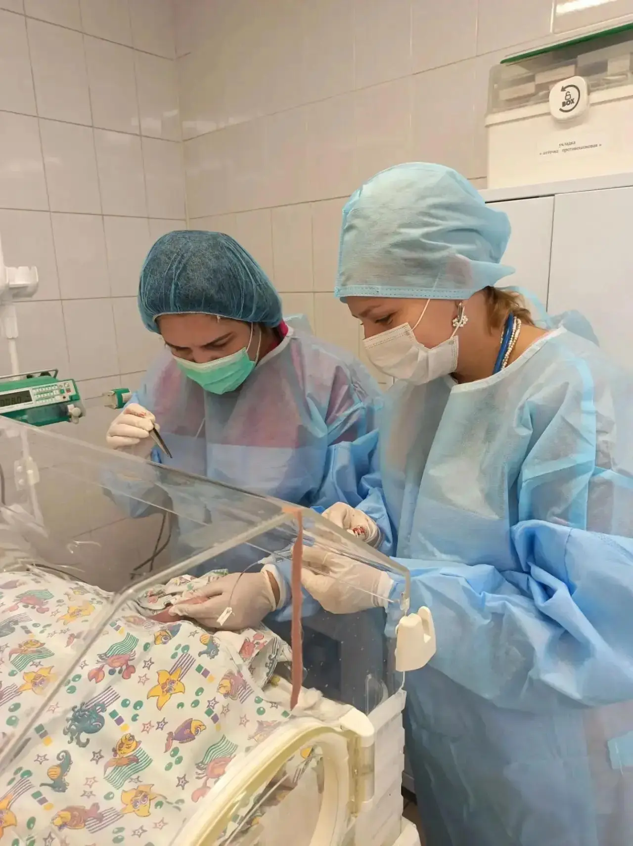 В Дмитровском роддоме пополнилась команда неонатологов: к работе приступили два опытных специалиста
