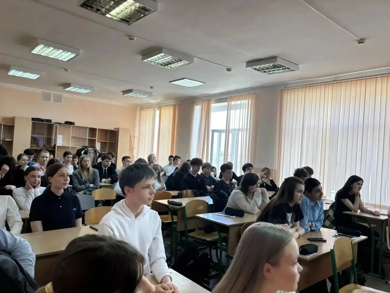 🌟🚩🎈В преддверии праздника Весны и Труда советник по воспитанию Королева Г.А. совместно с учащимися ш