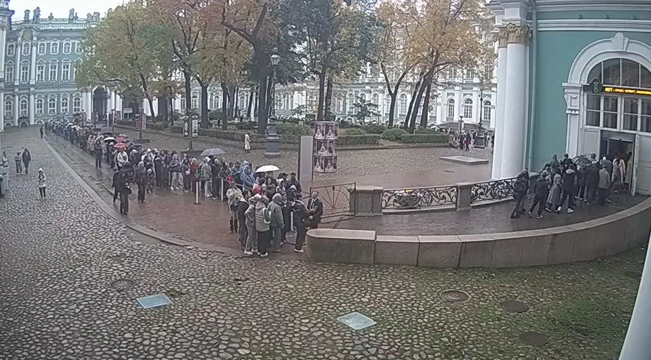 Огромная очередь образовалась в Эрмитаж — сегодня музей можно посетить бесплатно