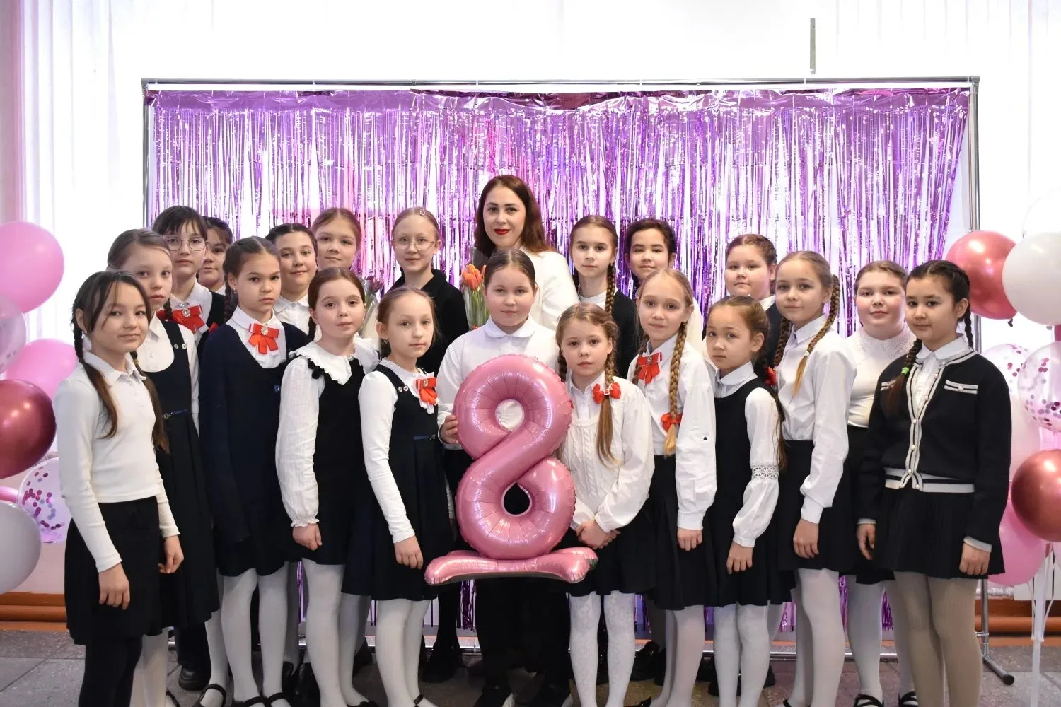 В преддверии 8 марта школы, детские сады и учреждения дополнительного образования города Чебоксары с