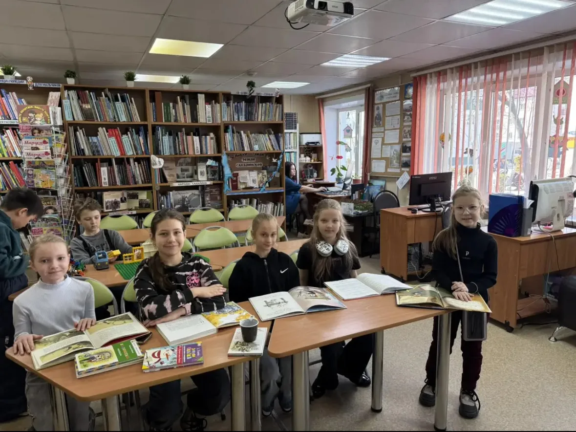 📚 Самый читающий класс: 2 «Б» в детской библиотеке!  На этой неделе ученики 2 «Б» класса побывали в 