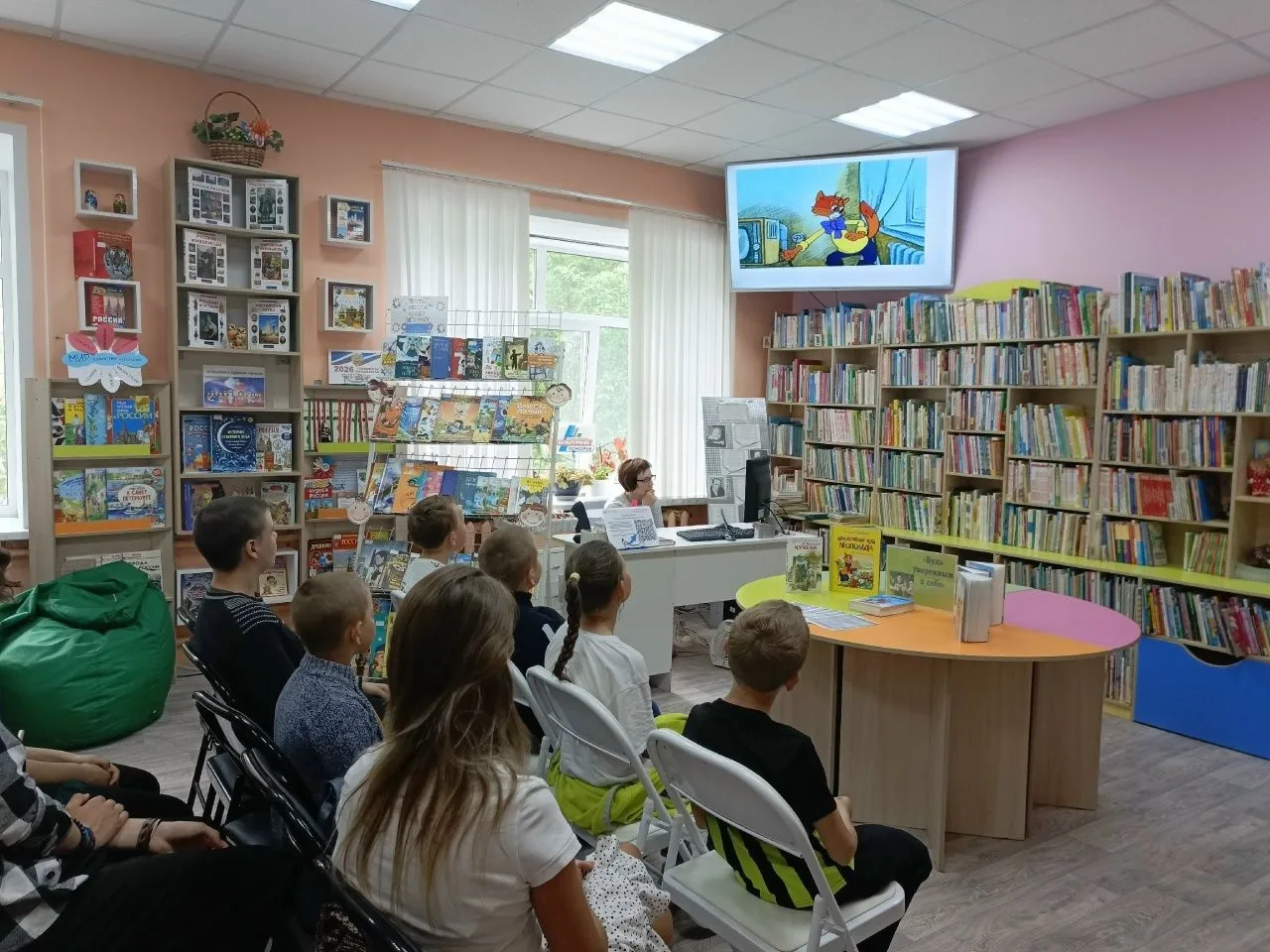 Встреча о важном: говорим о буллинге 

В детском отделе Плесецкой библиотеки прошла встреча с ребята