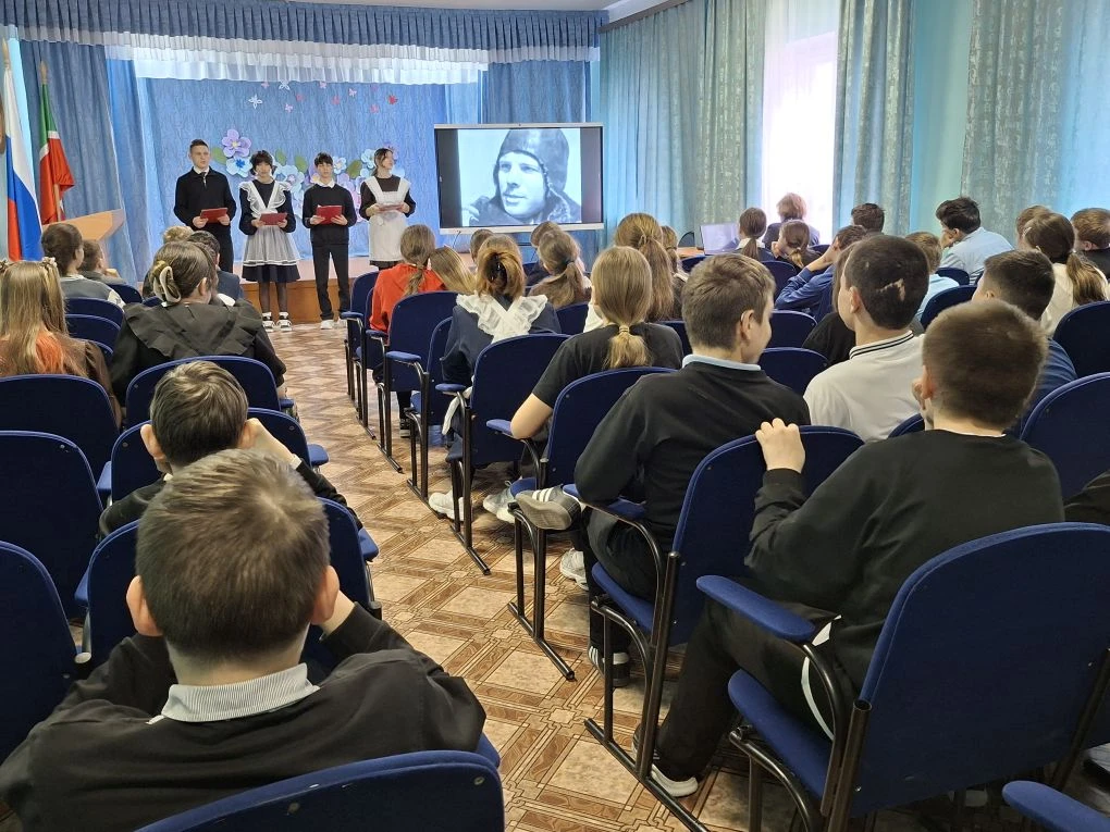 65 лет первому полёту в космос!