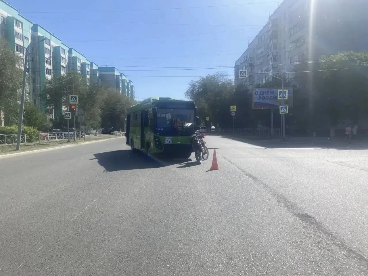Врезался на мотоцикле в автобус: в Оренбурге в ДТП пострадал несовершеннолетний водитель.  Происшест