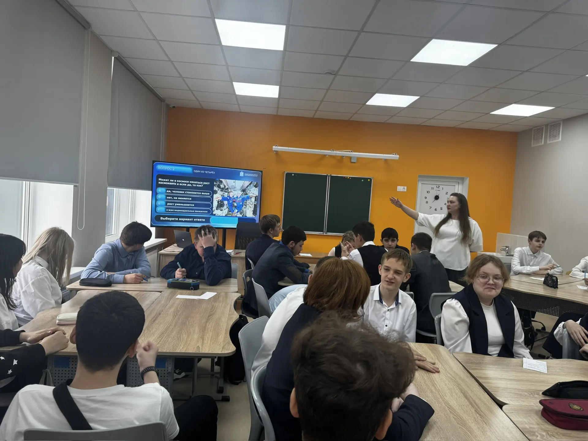 Среди учащихся 8-х классов МБОУ «Эффективная школа» состоялось тематическое мероприятие-квиз «День к