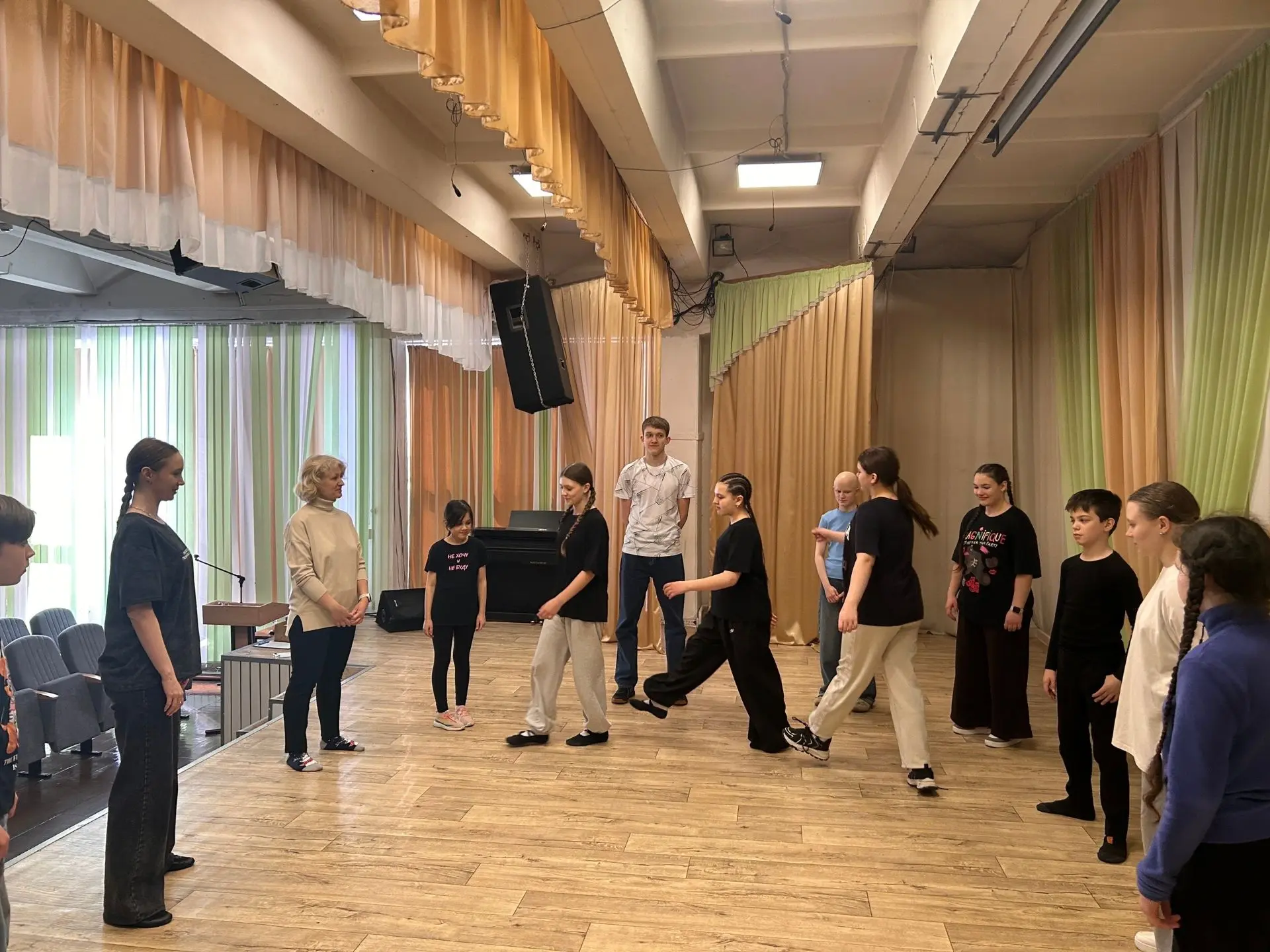 🎭 27 марта — Всемирный день театра.  ✨ День, когда сцена становится ближе, а каждый может почувствов