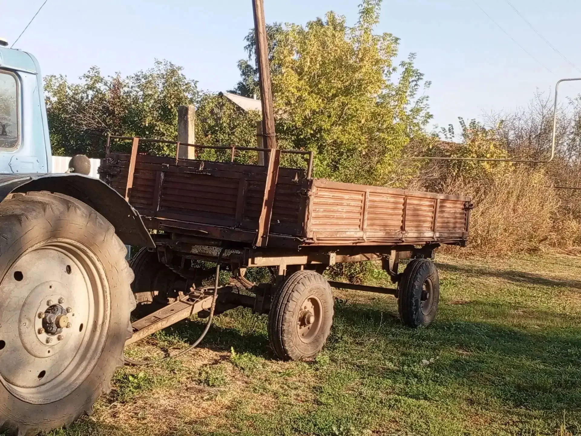 Продается трактор МТЗ 80 , с документами , прицеп , плуг , церкулярка , нож , ковш , им...