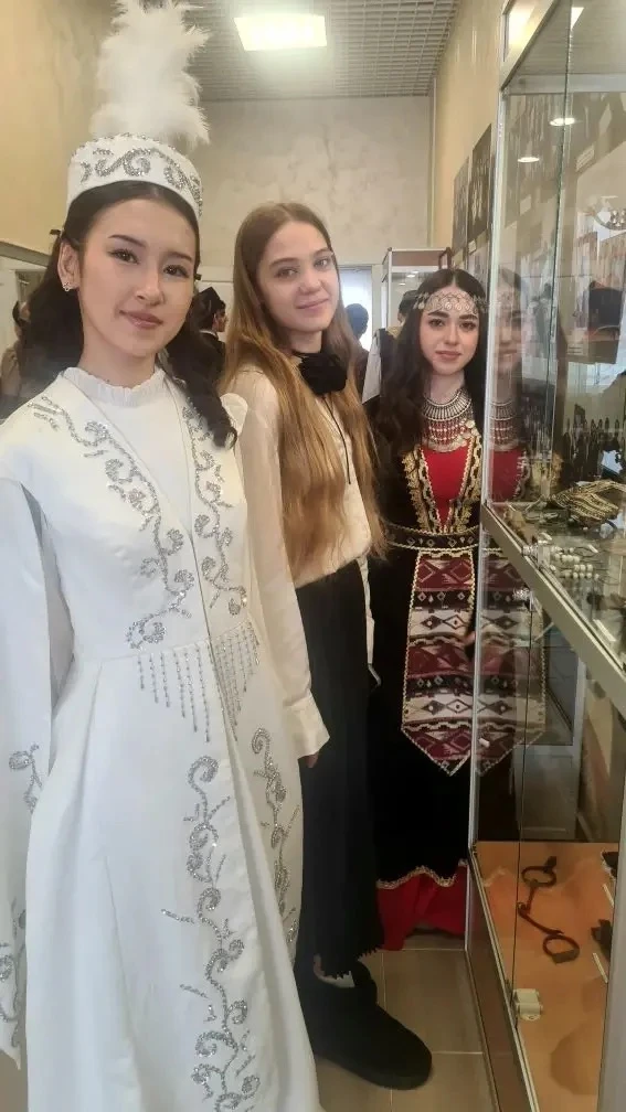 📝 27 февраля активисты интернационального клуба "В семье единой" под руководством Молоновой А.С. в р