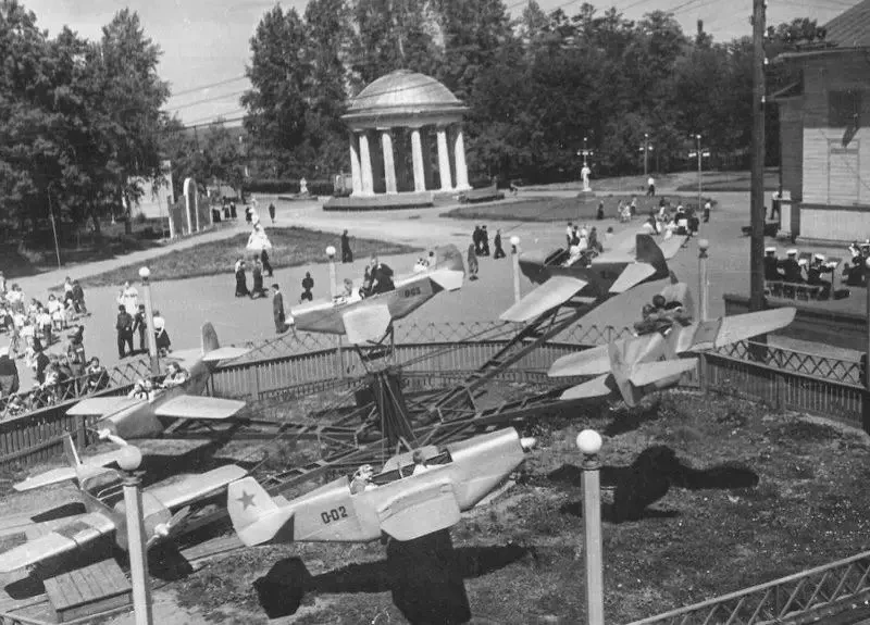 Молотов (Пермь). Аттракционы в Саду имени Горького