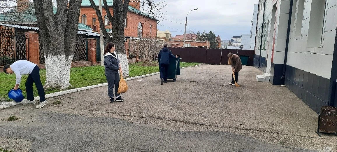 🤲ДЕНЬ ДОБРЫХ ДЕЛ💚  ✅В МАОУ СОШ 1 прошел традиционный весенний субботник. Волонтеры  школы объединили