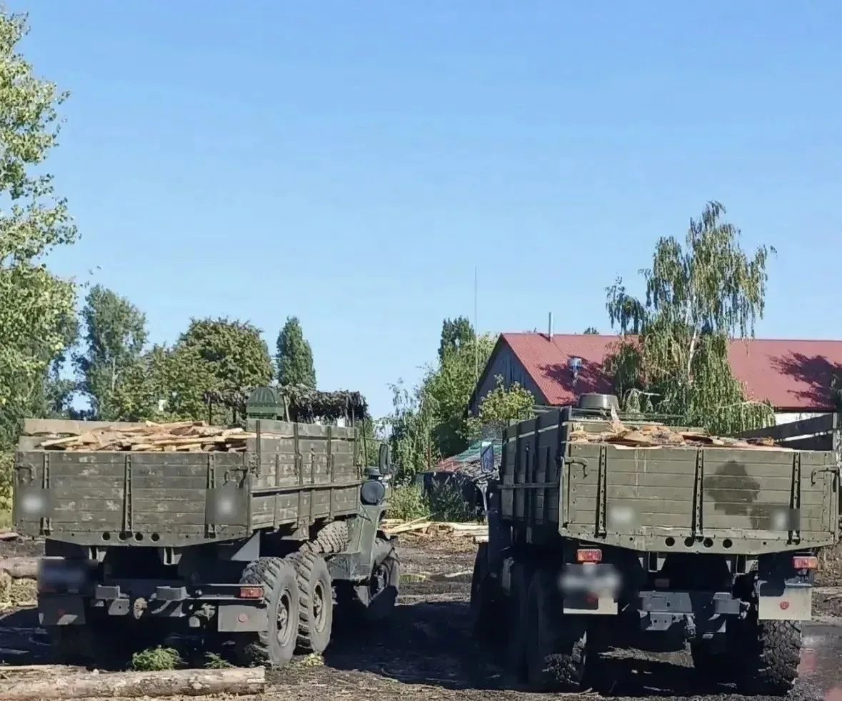 Тыл работает на Победу: из Лисок отправили гуманитарную помощь в два воинских подраздел...