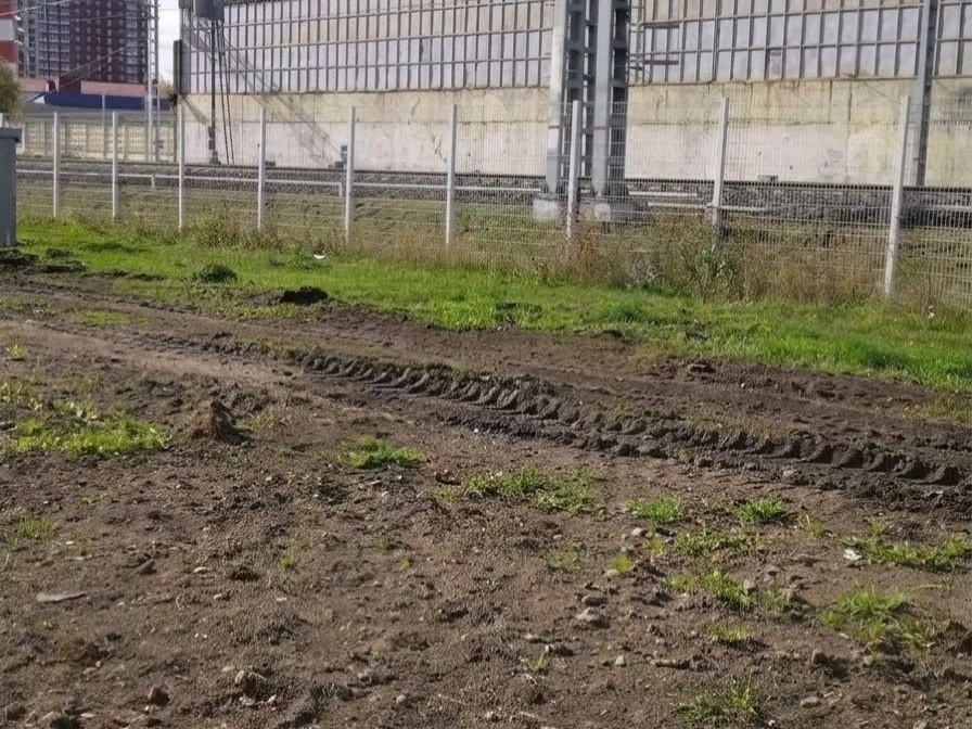 🌱 На проезде Черепановых повредили газон во время благоустройства