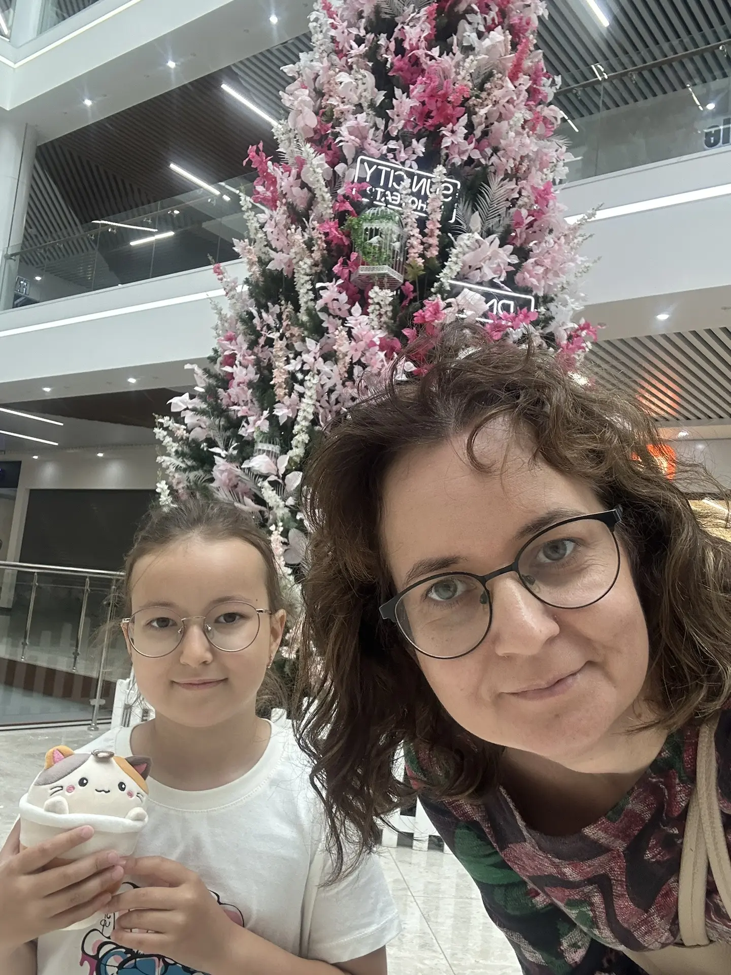 2,5 часа по трассе и мы уже на шопинге с дочерью ♥️