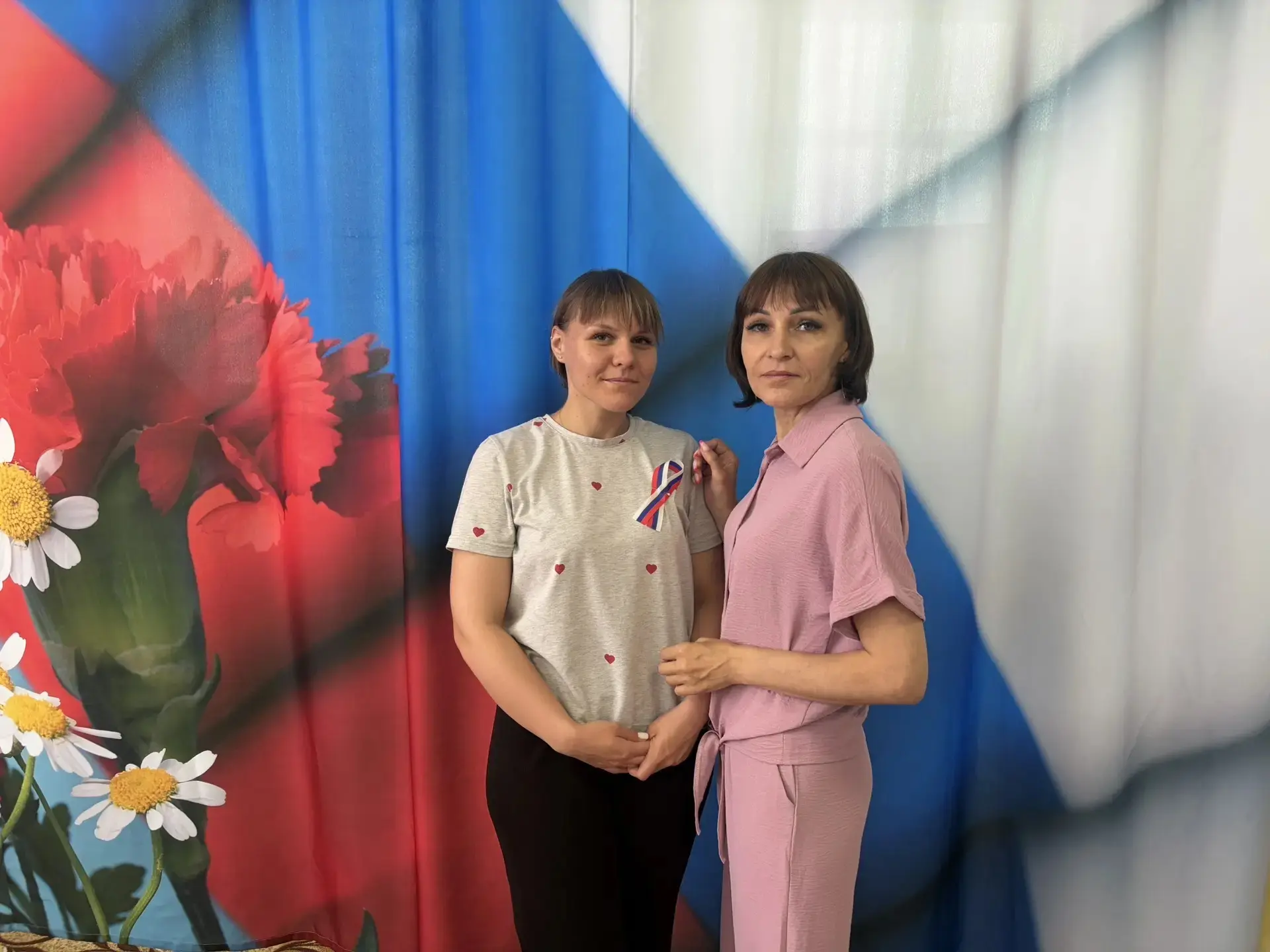 В Греково-Тимофеевском СДК совместно с библиотекой  прошла акция ко Дню России «Российс...