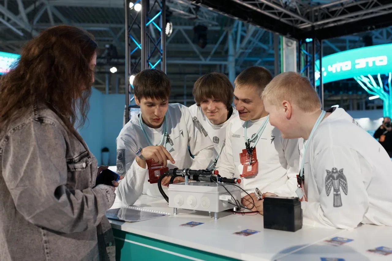 Первые в космосе – Первые в науке 🧑‍🔬  Юные учёные Ростовской области проводят этот день в Перми на 