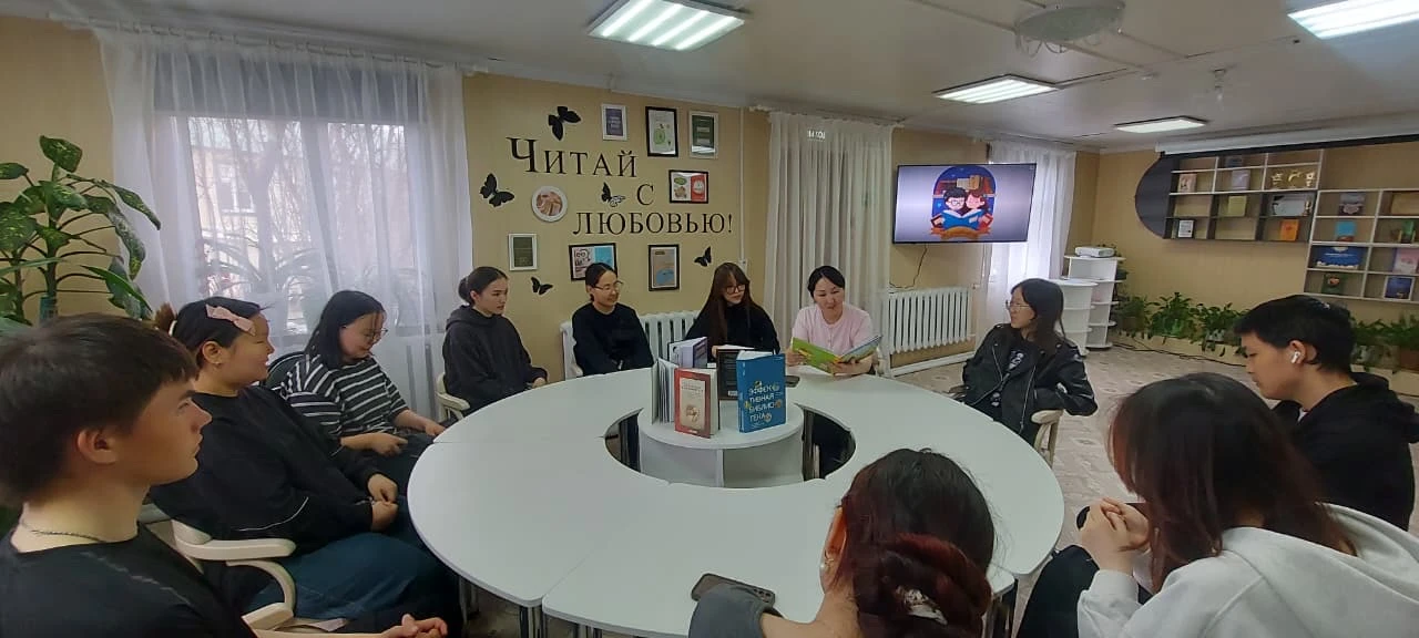 🌐 В ногу со временем и с книгой 📚: в центральной библиотеке прошел профориентационный...