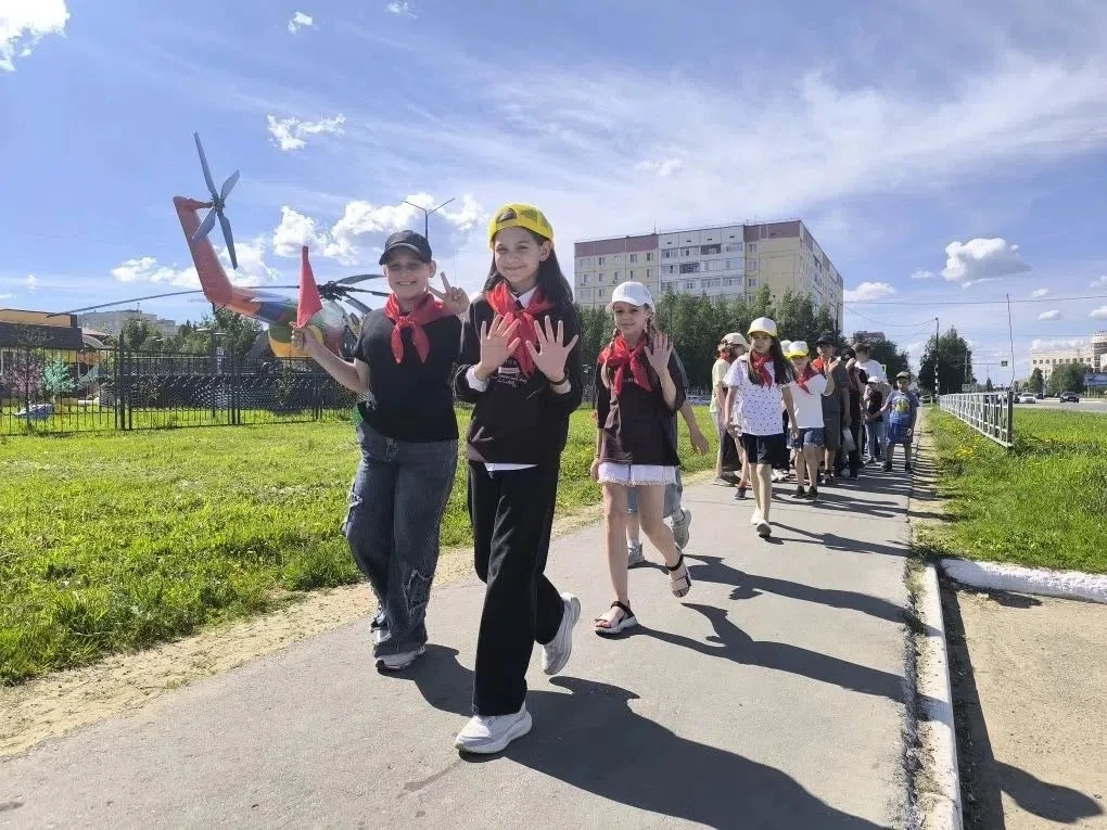 «Территория детства» День 18☀️

Несколько отрядов сходили в парк «Мультидром» на мероприятие от Моло