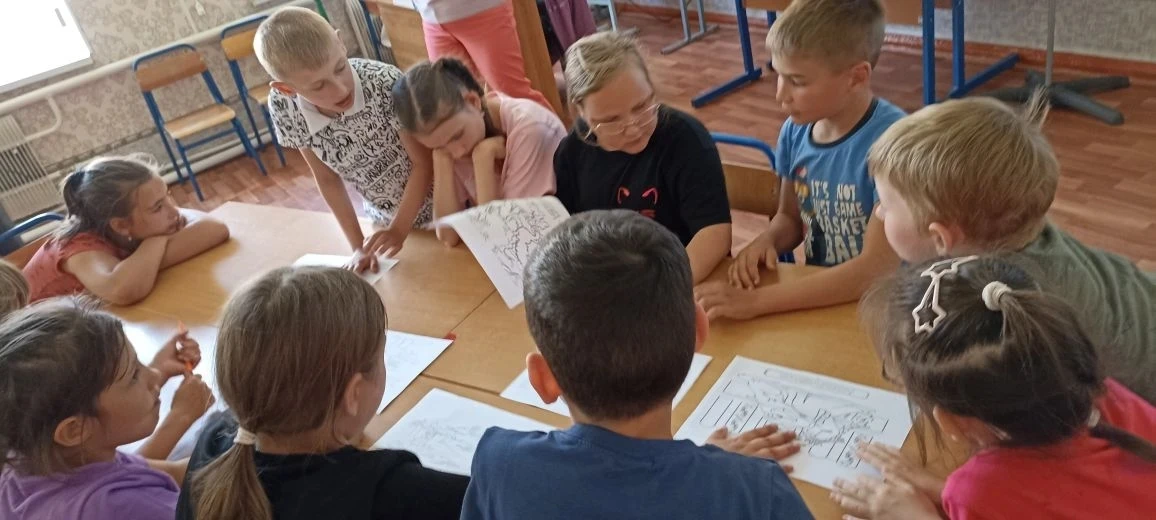 Сегодня день в пришкольном лагере «Лучик» прошёл под названием «Днем творчества и талан...