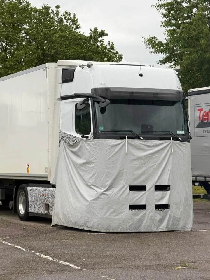 Испытания нового Mercedes Actros?